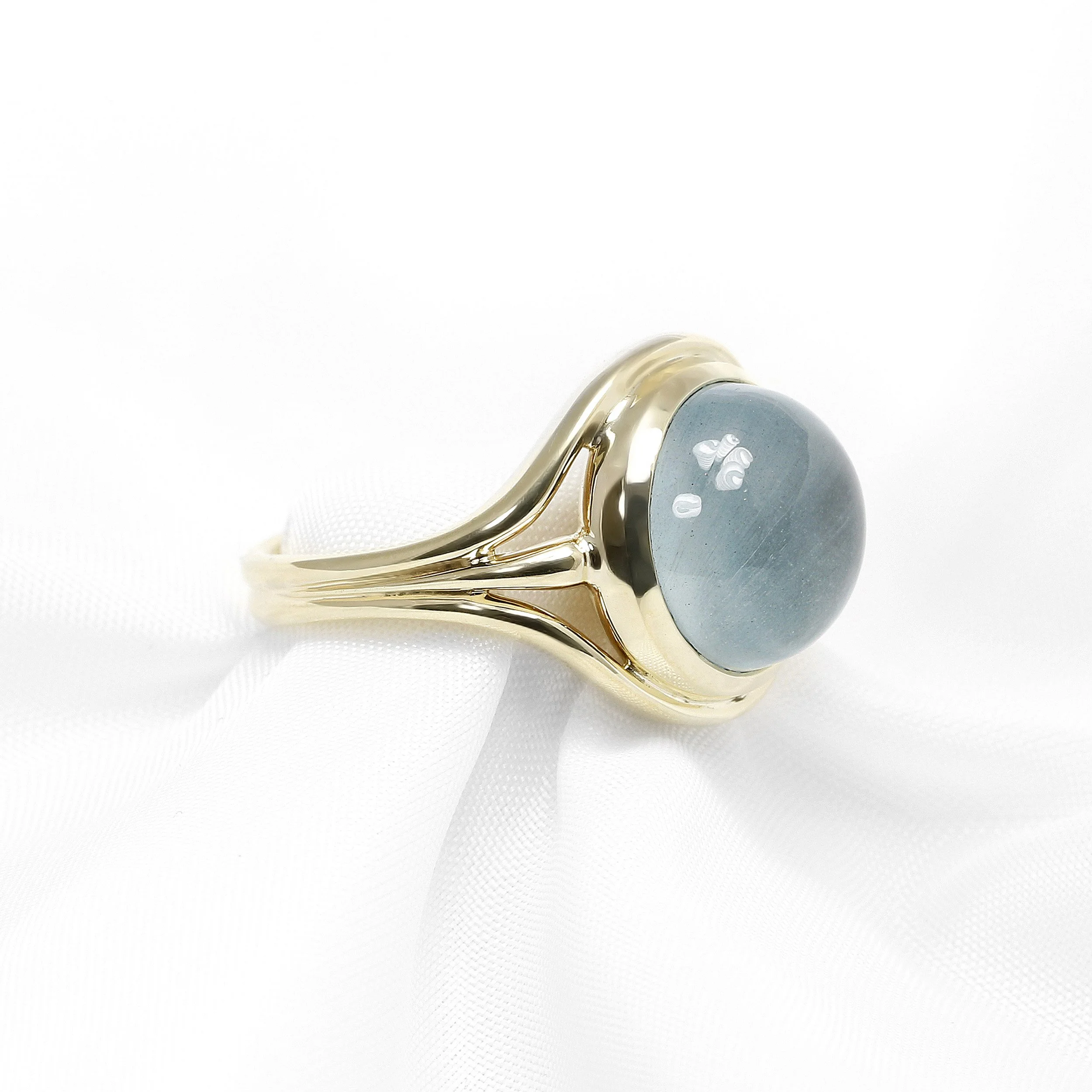 Cabochon Aquamarine Ring in Yellow Gold