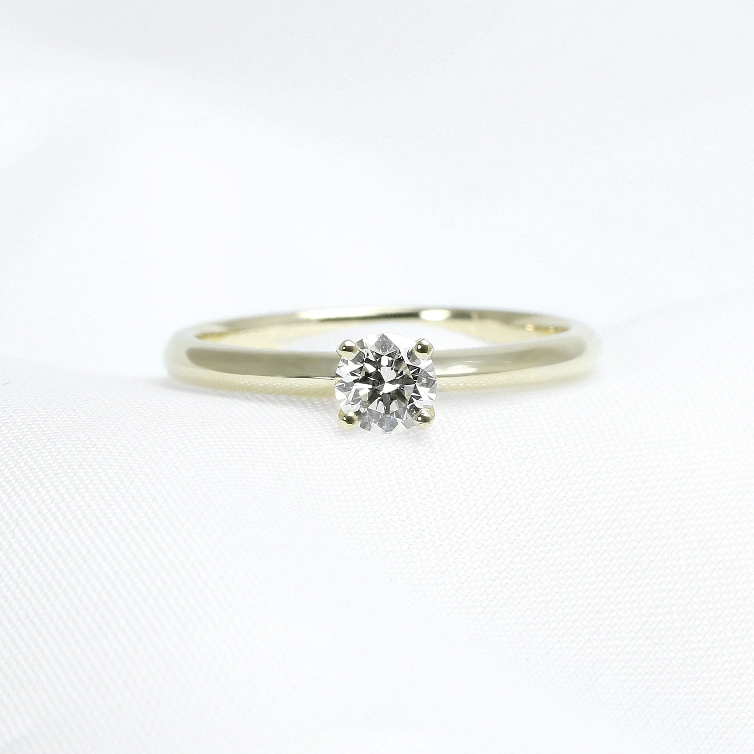 Round Diamond Solitaire Ring in Yellow Gold