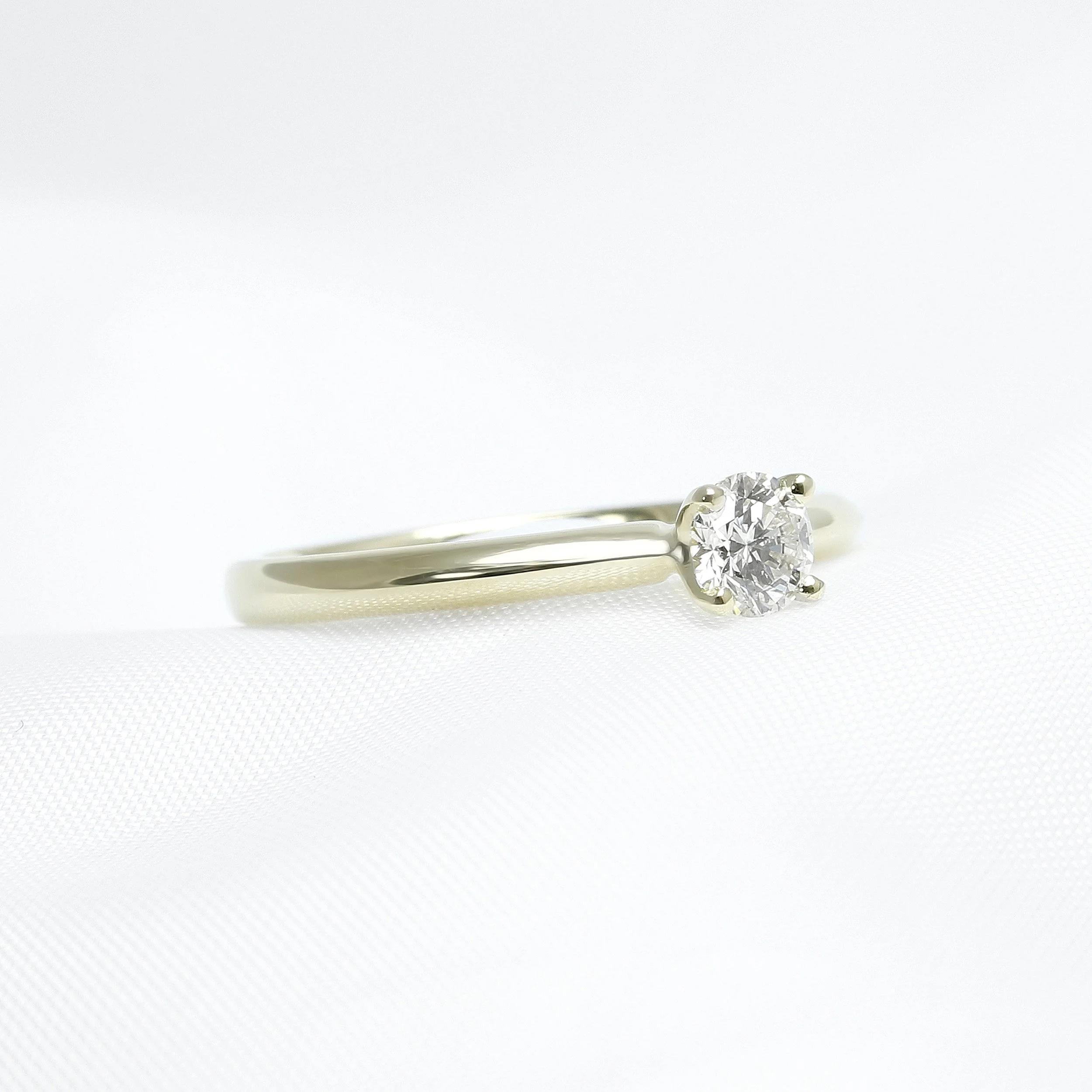 Round Diamond Solitaire Ring in Yellow Gold