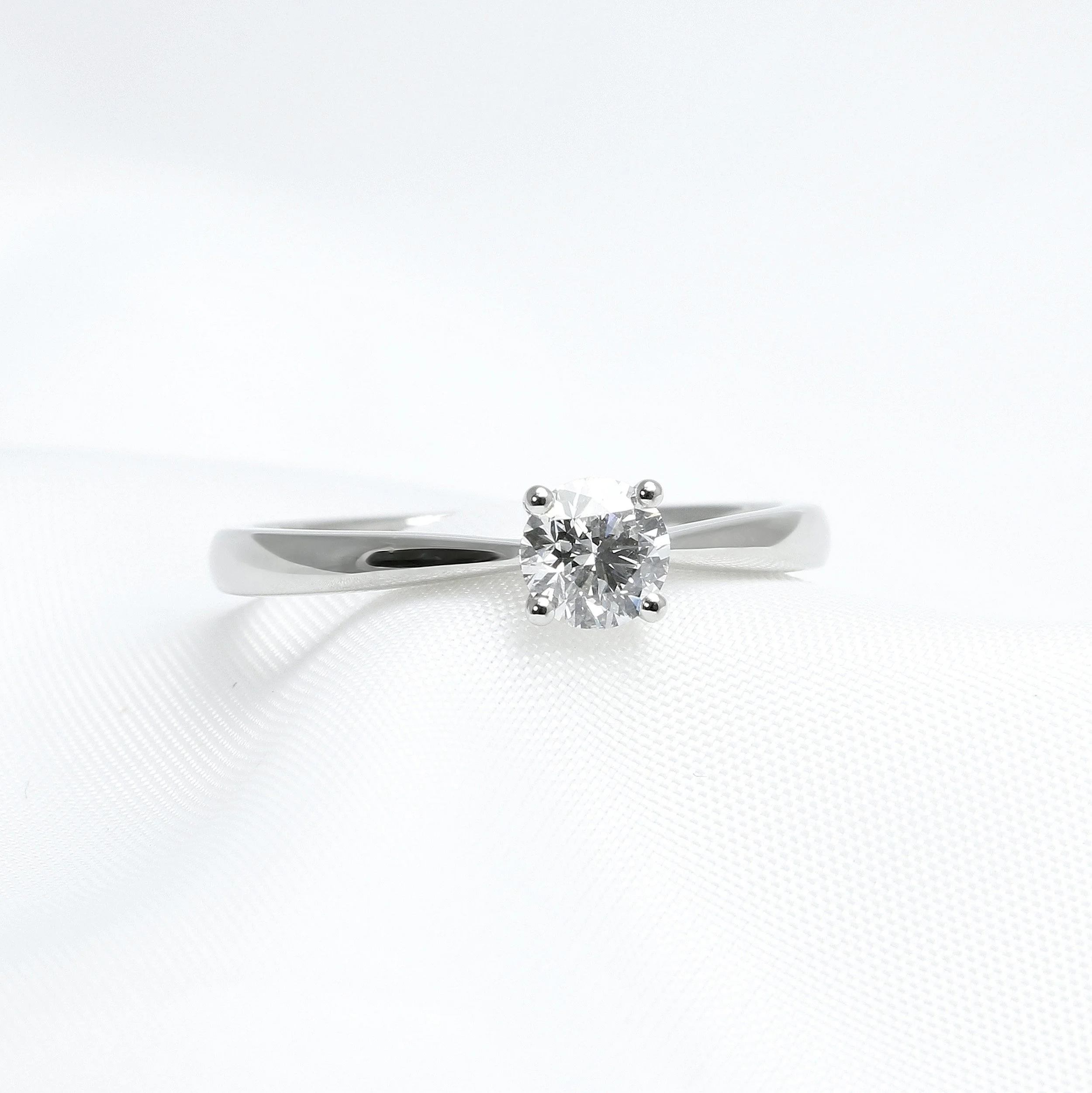 Round Brilliant Diamond Solitaire Ring in Platinum