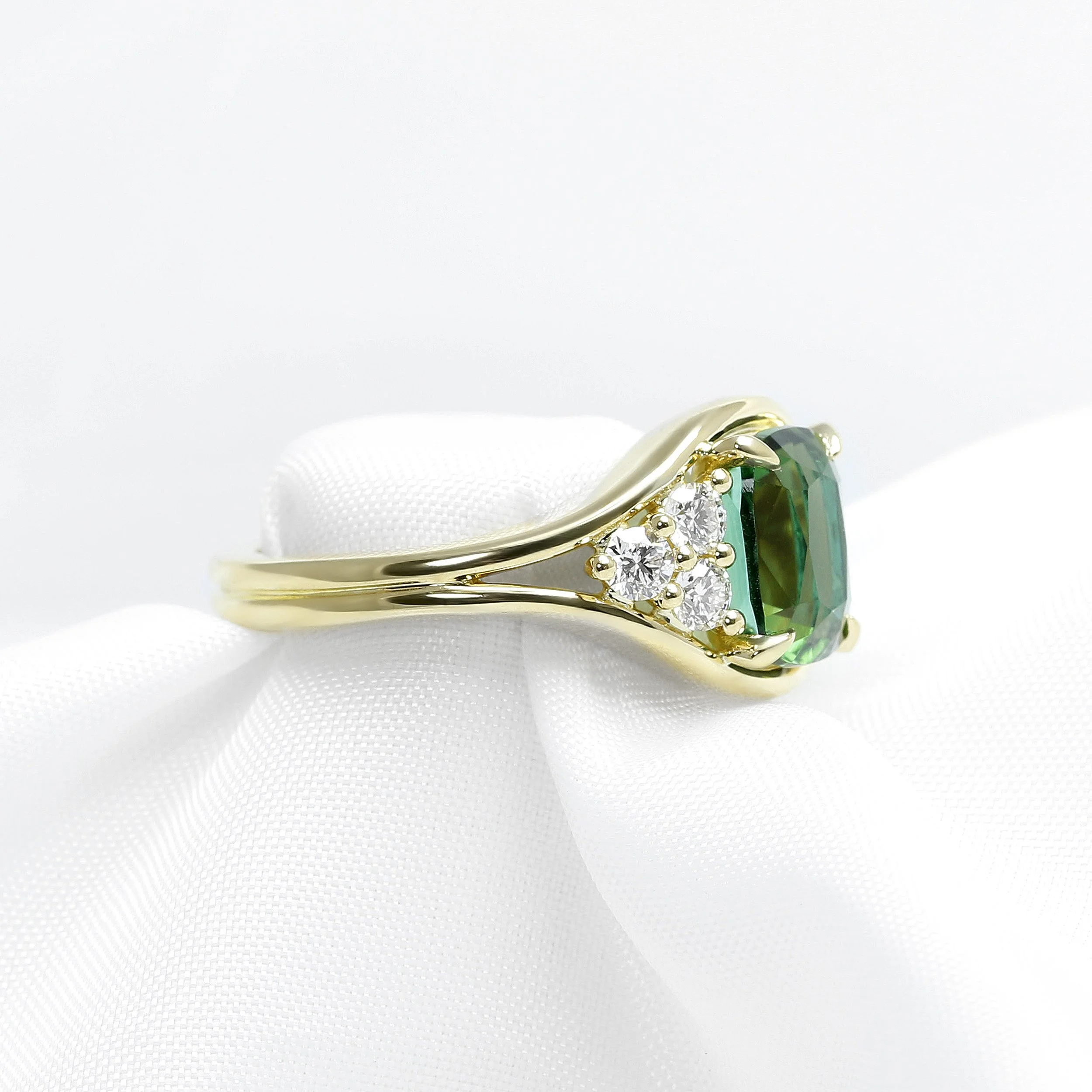 Green Tourmaline & Diamond Yellow Gold Ring