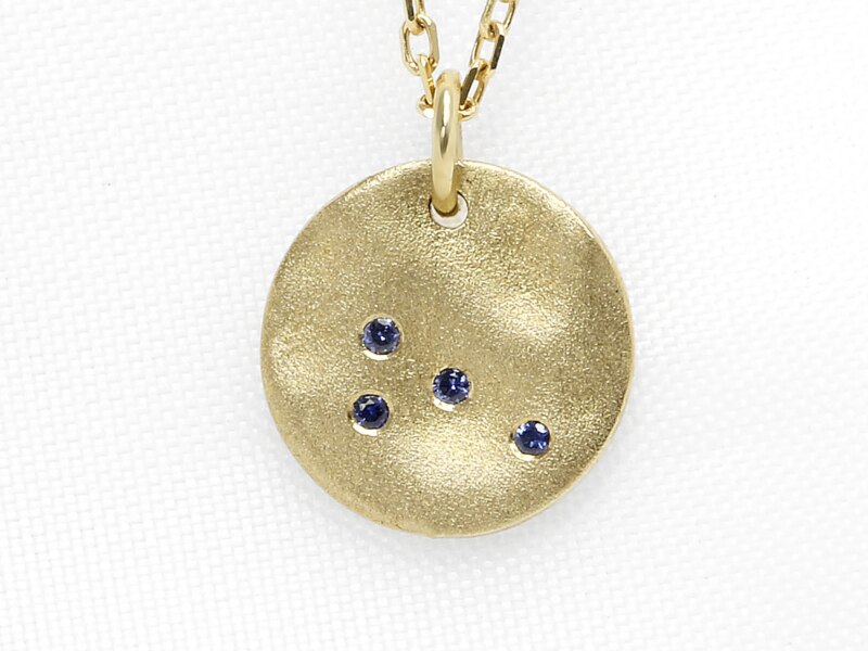 Sapphire Molten Disc Pendant in Yellow Gold 