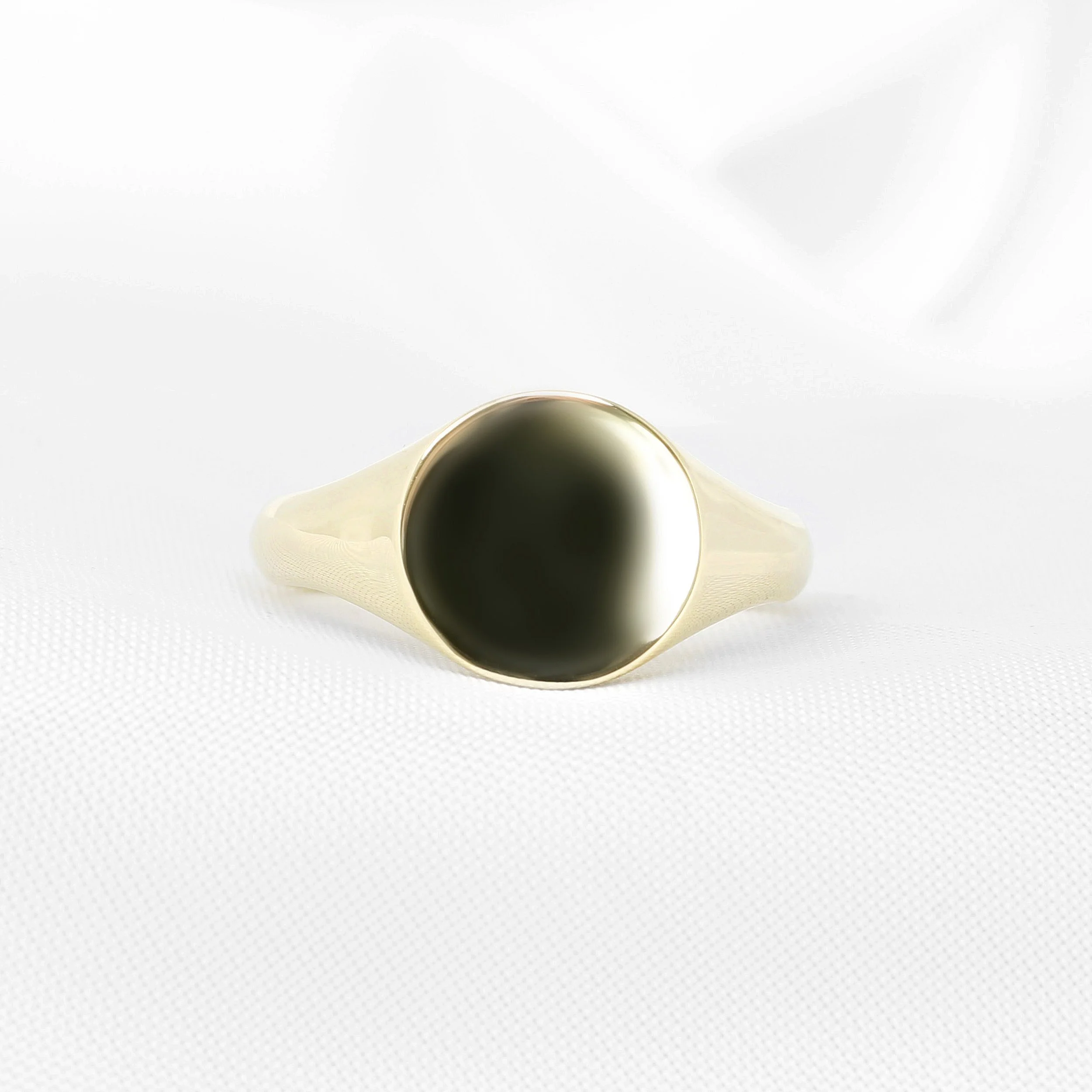 10mm Round Signet Ring in Yellow Gold