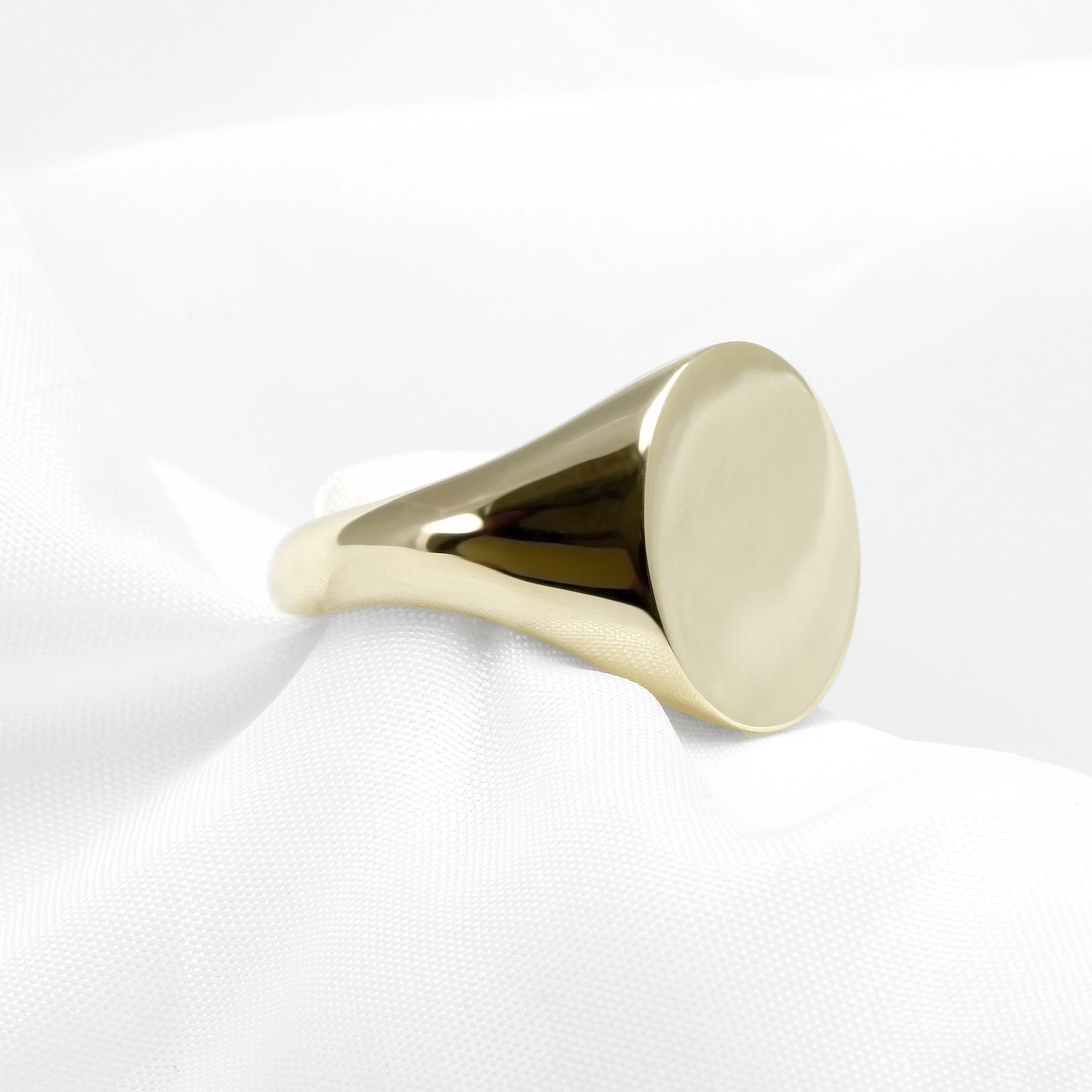 16 x 13mm Oval Face Signet Ring in Yellow Gold