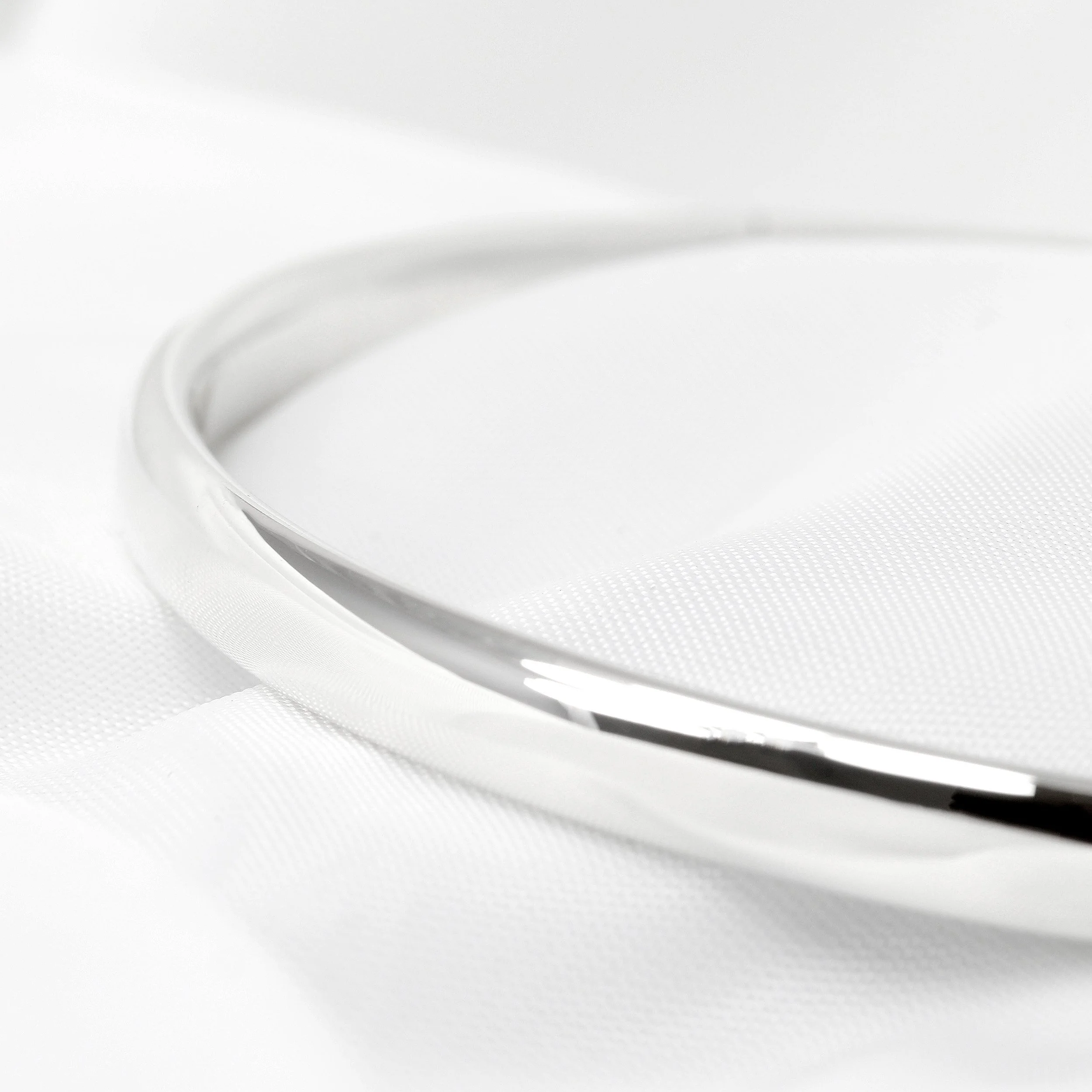 Court Profile Closed Sterling Silver Bangle