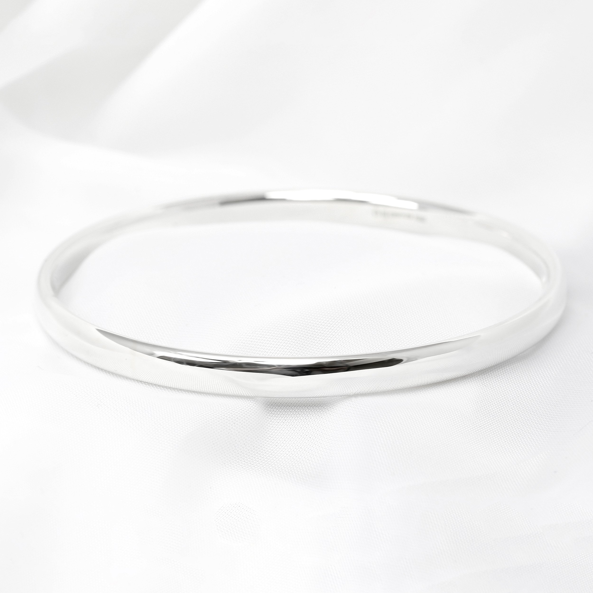 Court Profile Closed Sterling Silver Bangle