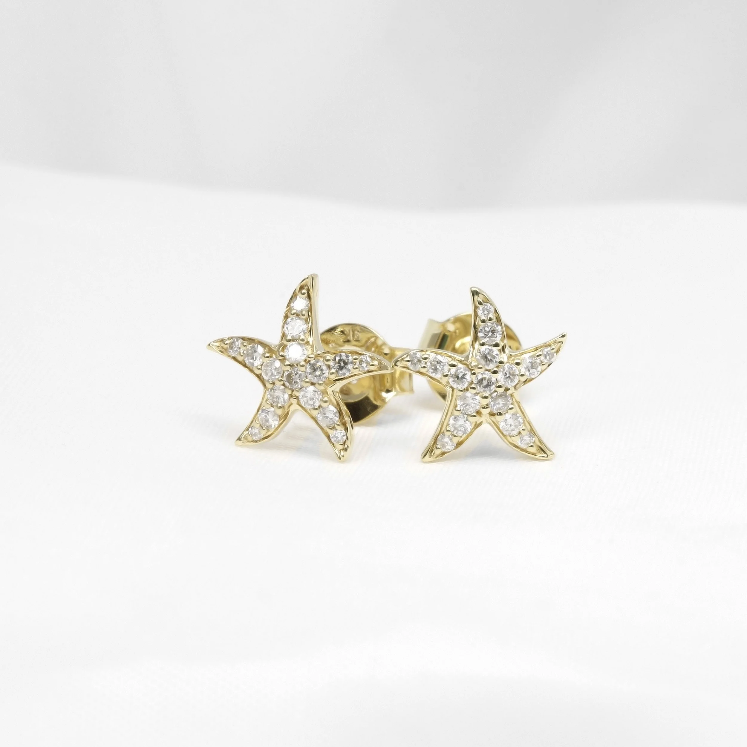 Starfish Diamond Stud Earrings in Yellow Gold