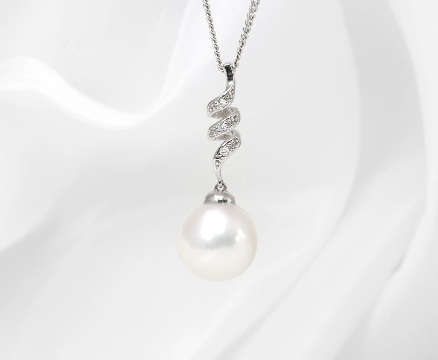 Freshwater Cultured Pearl and Diamond Pendant in 18ct White Gold