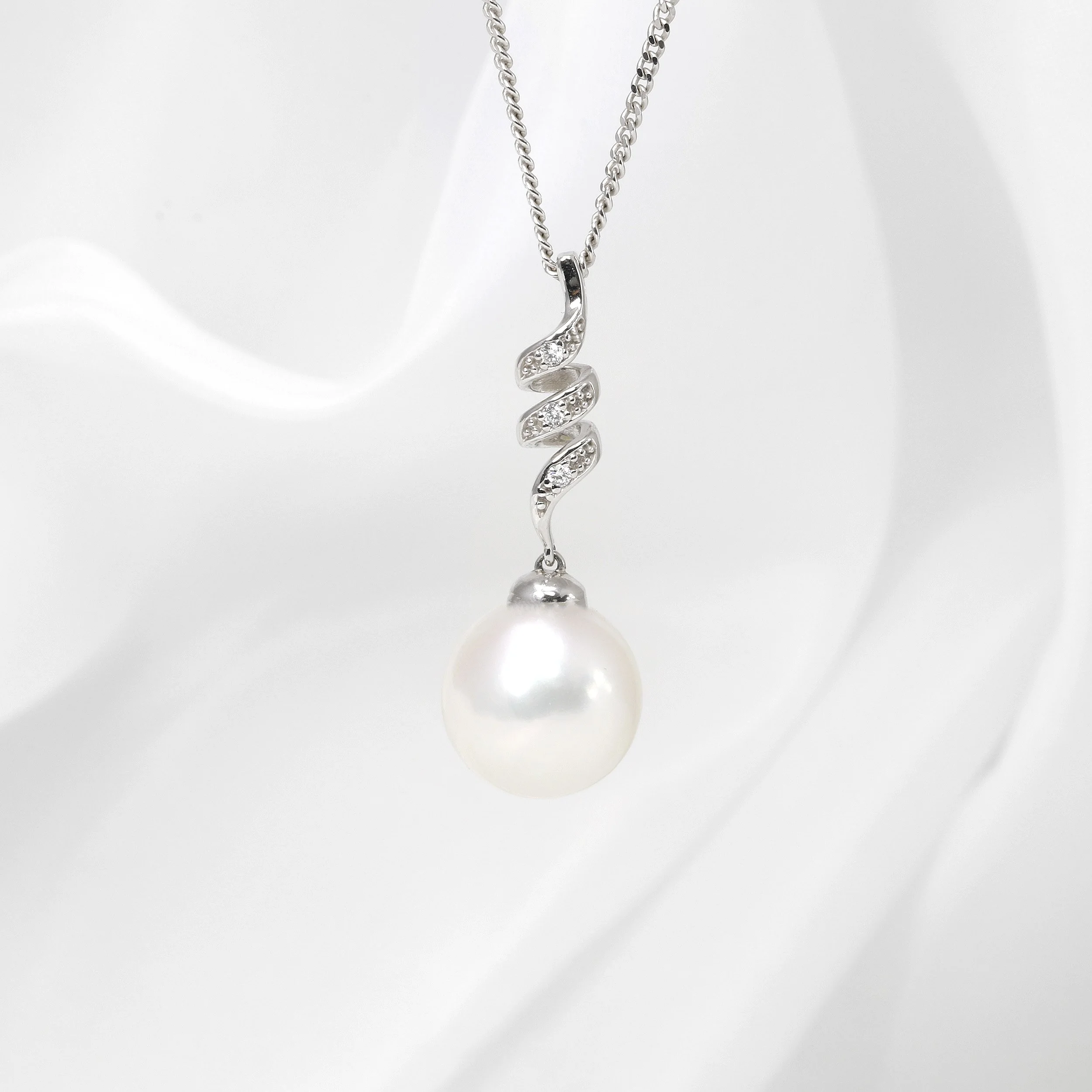 Freshwater Cultured Pearl and Diamond Pendant in 18ct White Gold