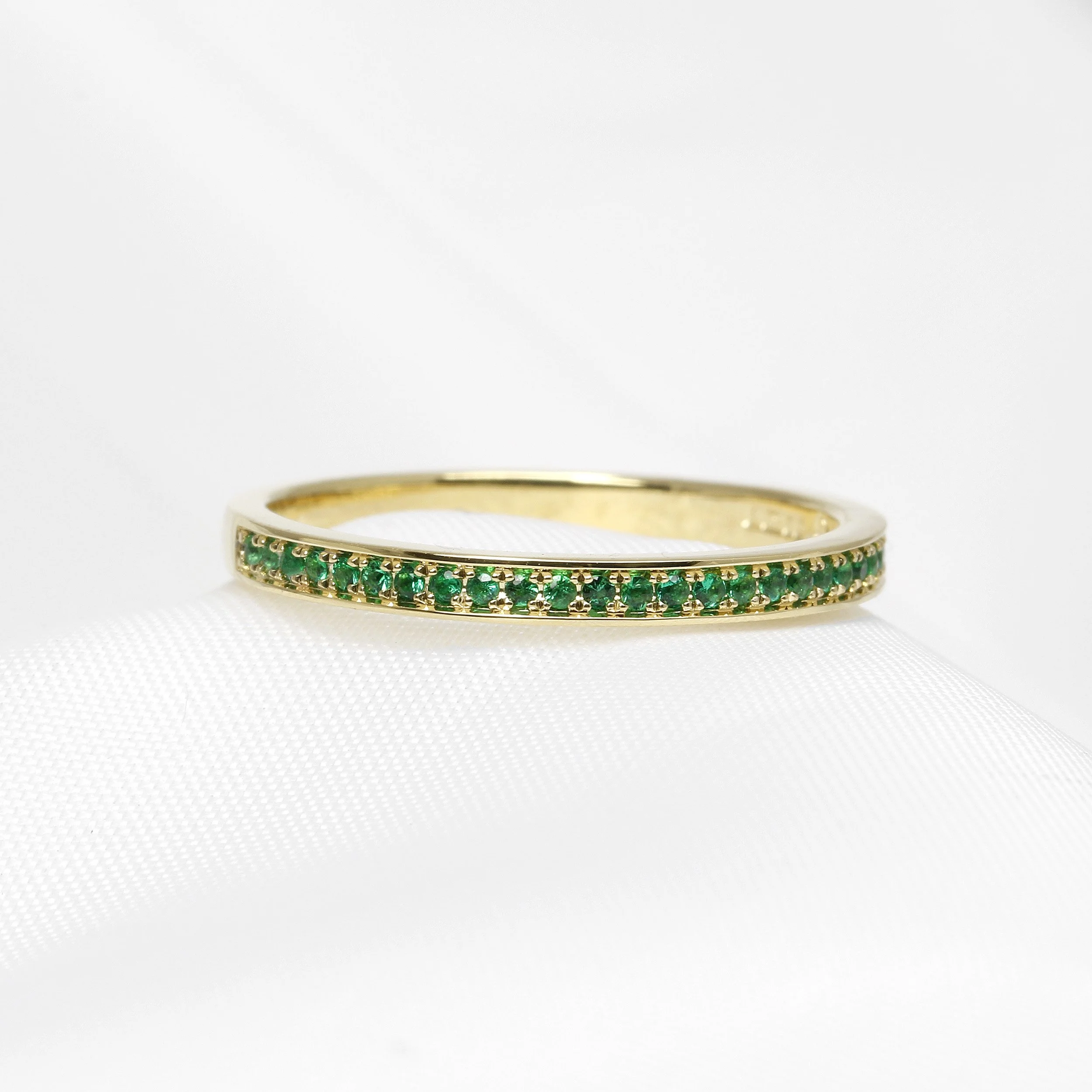 Emerald Eternity Ring in 18ct Yellow Gold