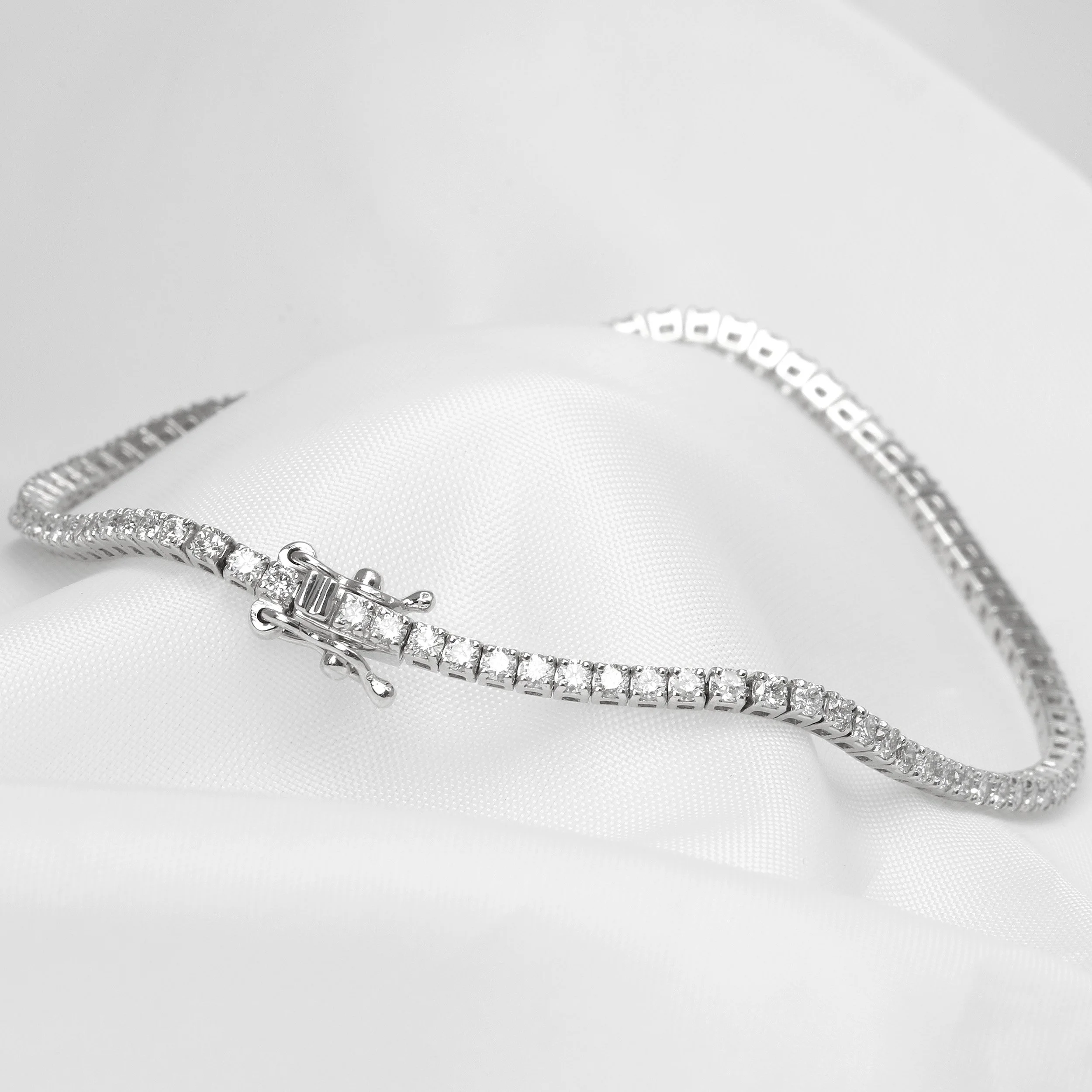 Diamond Line Bracelet in White Gold