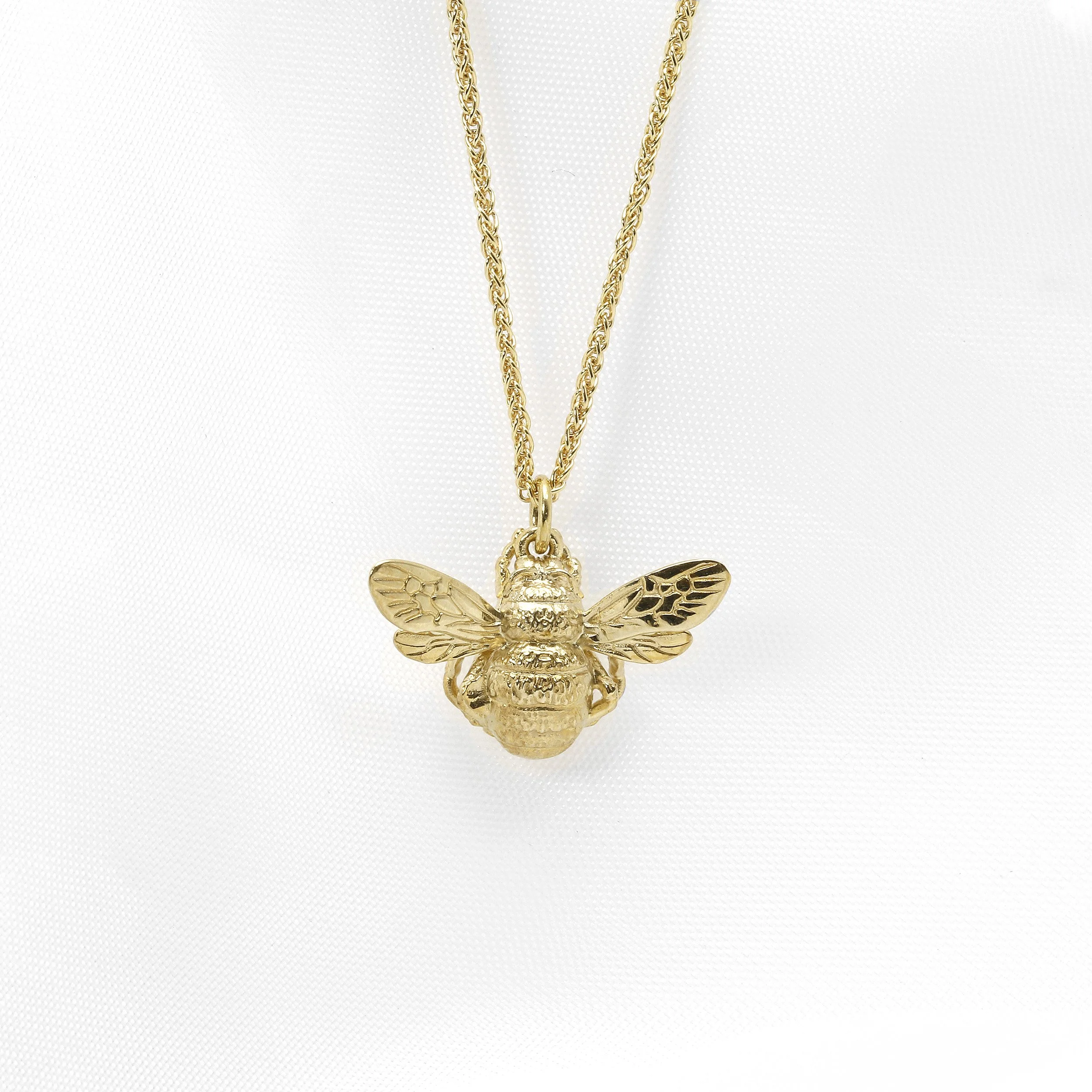 Bumblebee Pendant in 9ct Yellow Gold.