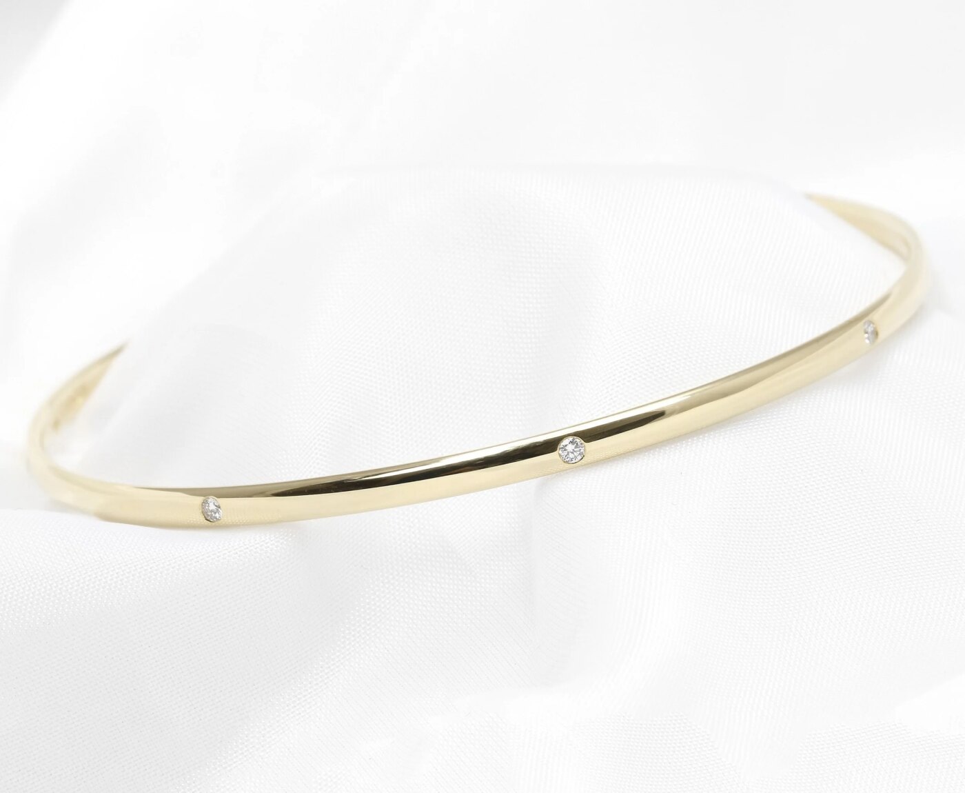 Timothy Roe Flush Set Diamond Bangle in Yellow Gold 
