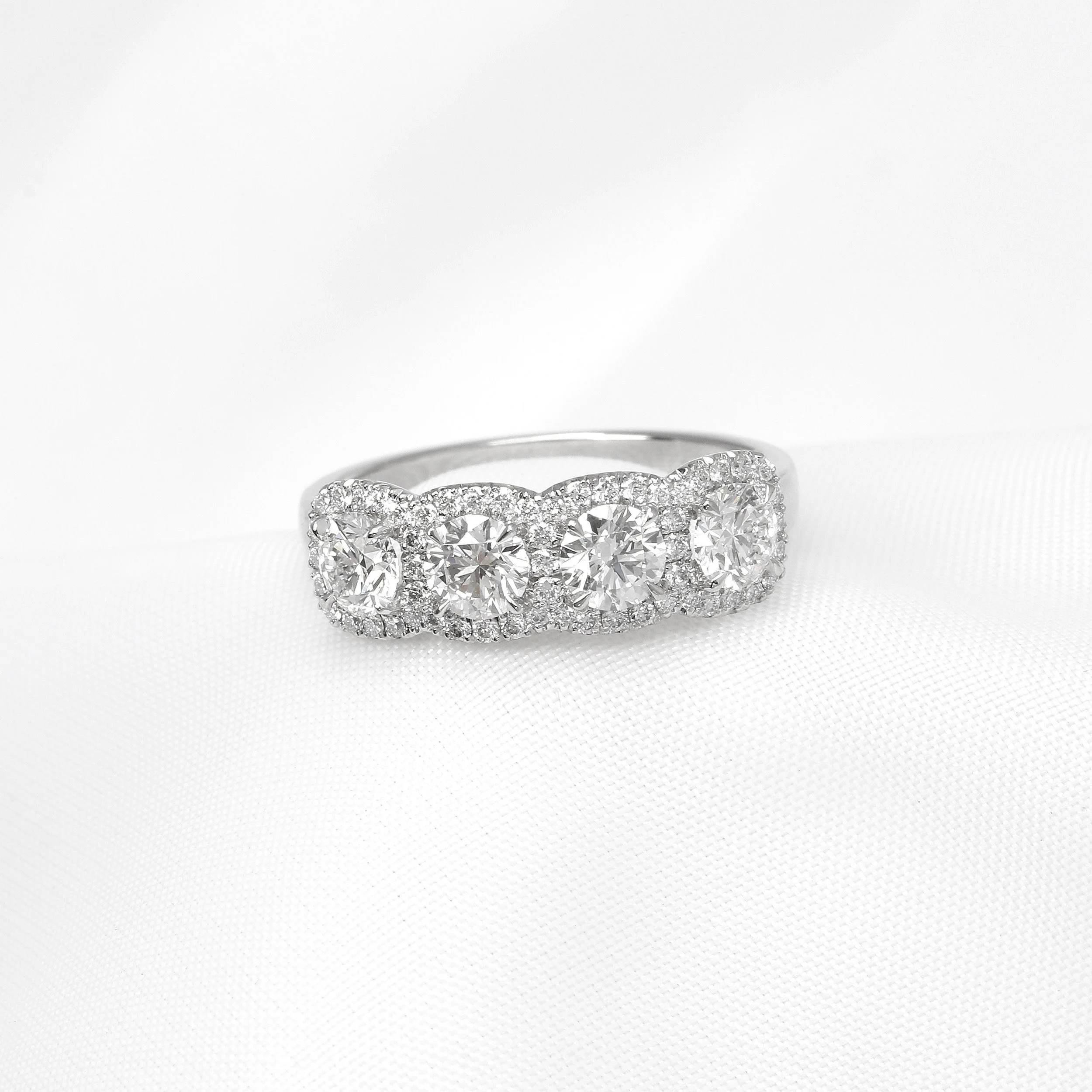 Diamond Multi-Cluster Ring in Platinum