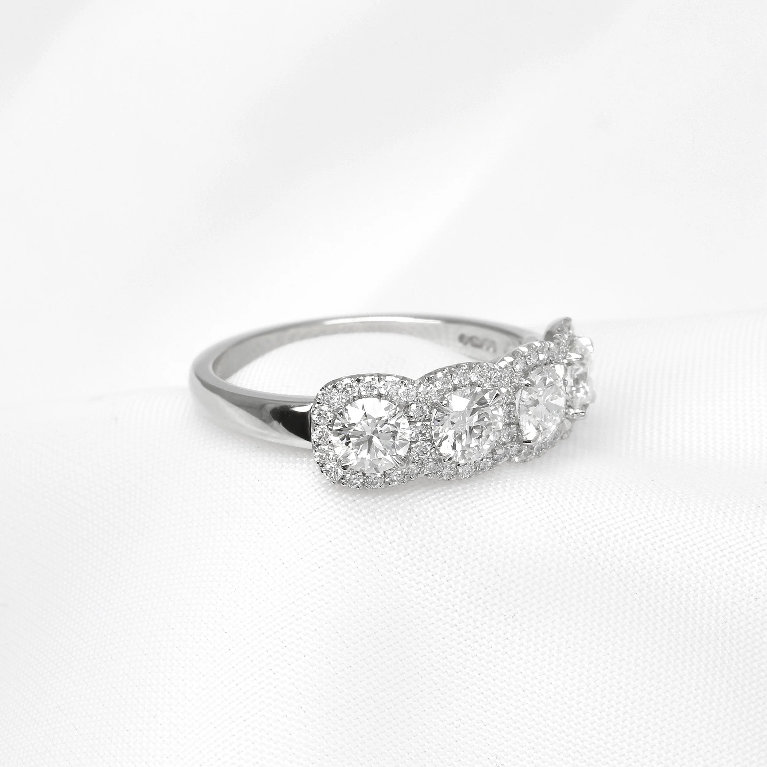 Diamond Multi-Cluster Ring in Platinum