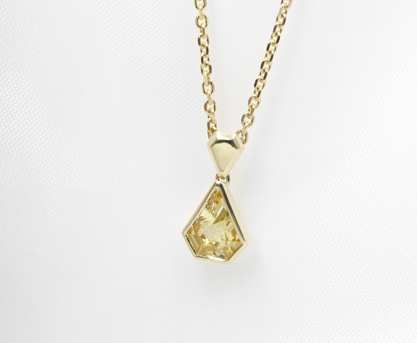 Yellow Sapphire Pendant in 9ct Yellow gold 