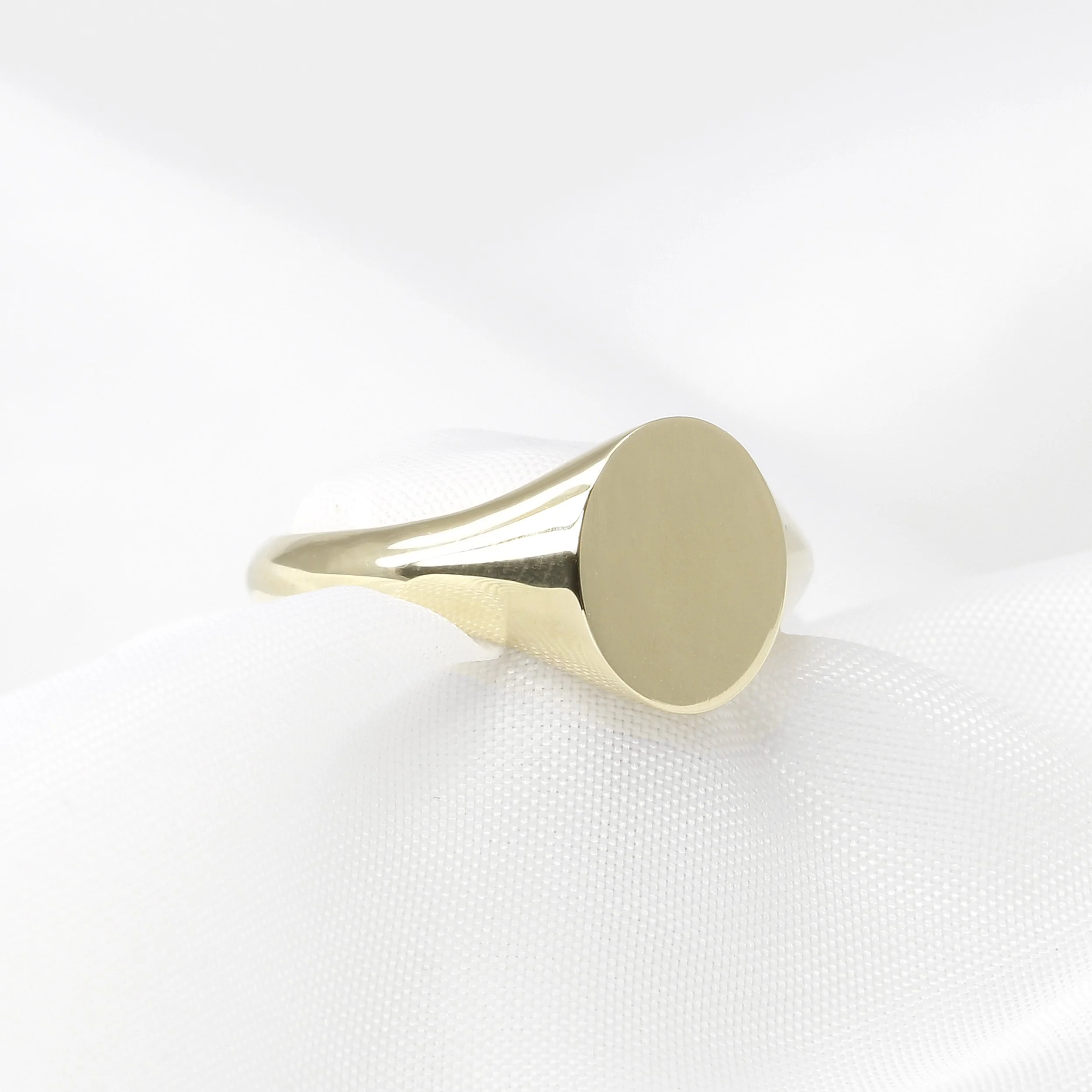 Oval Signet Ring in 9ct Yellow Gold