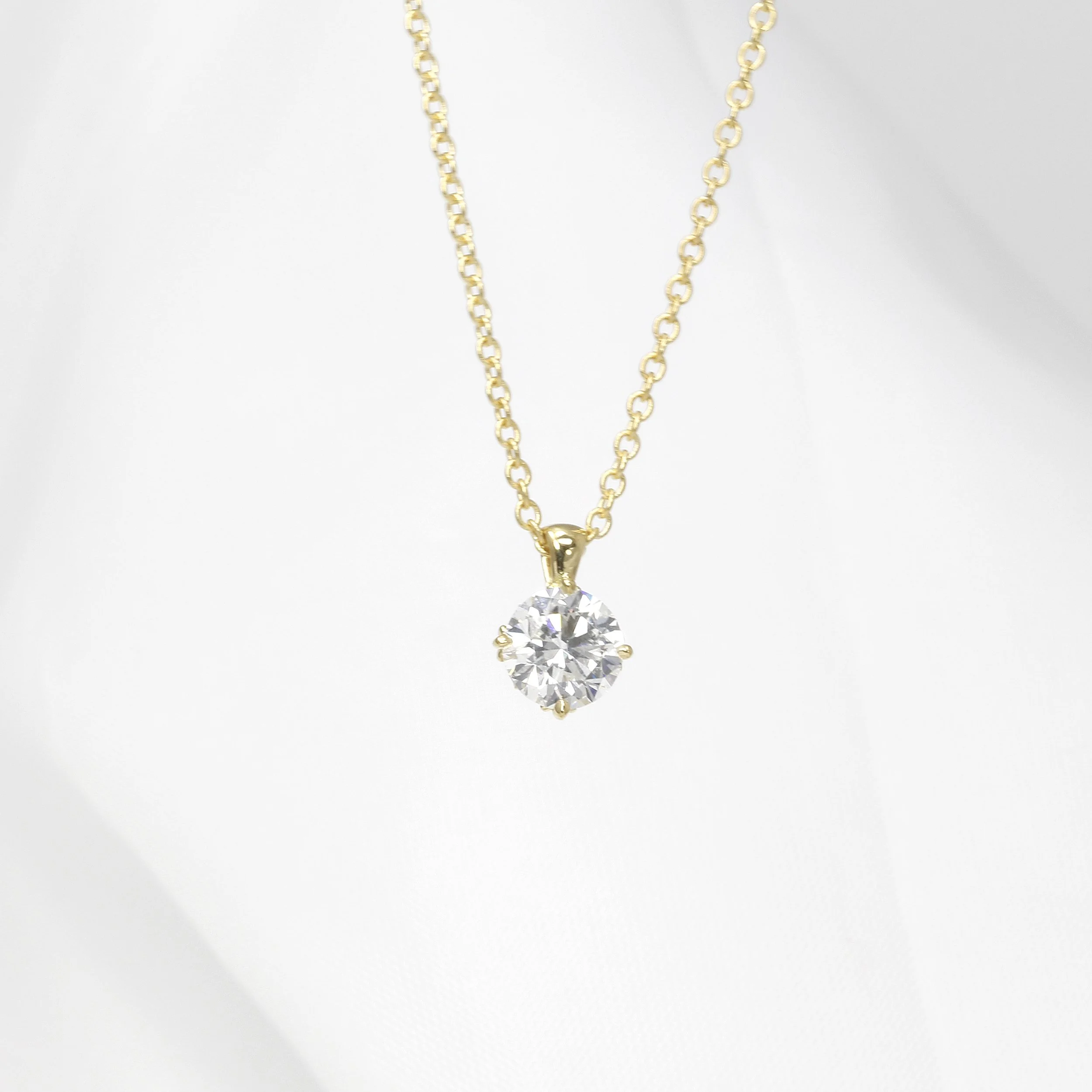 Diamond Solitaire Pendant in 18ct Gold