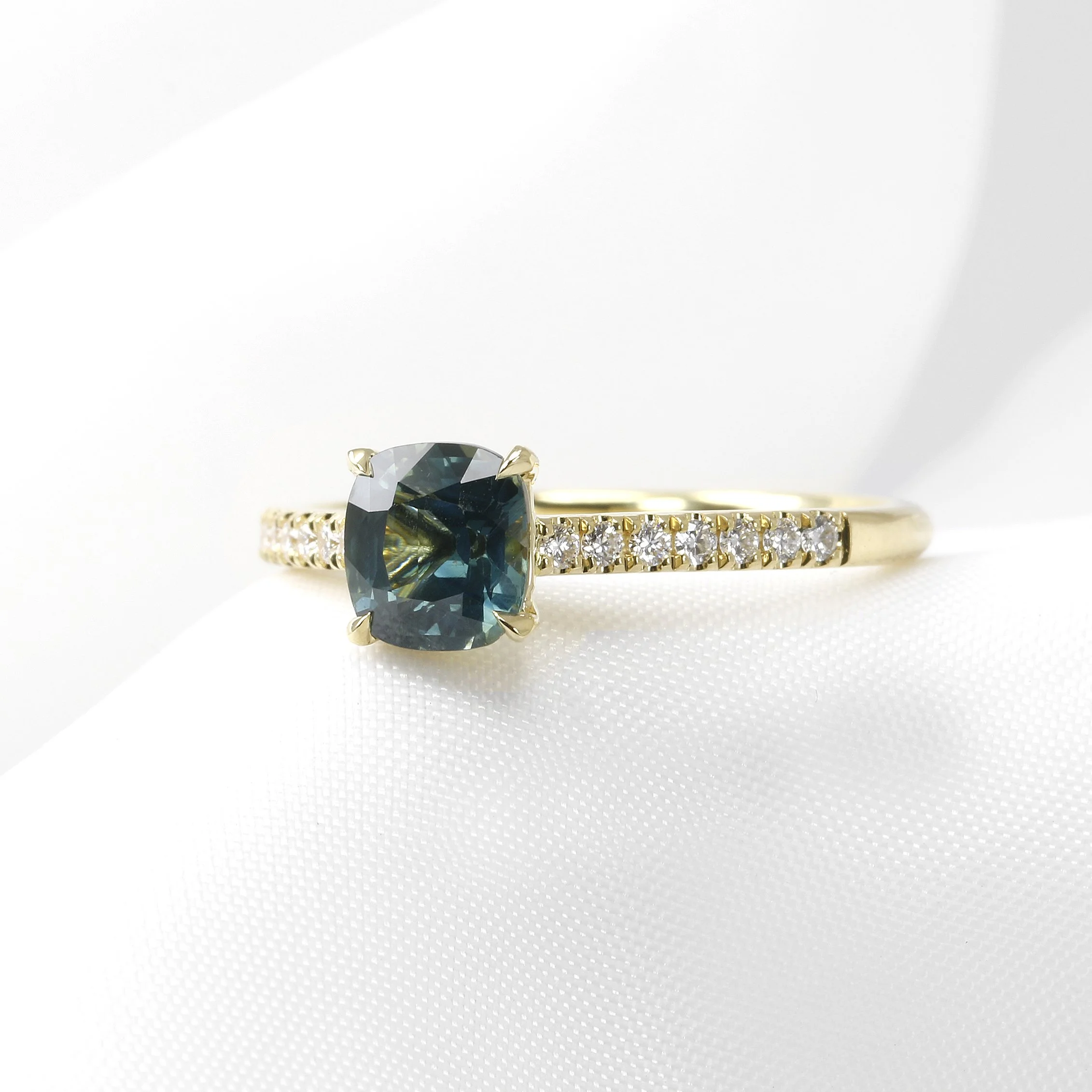 Teal Sapphire and Diamond Ring in 18ct Yellow Gold