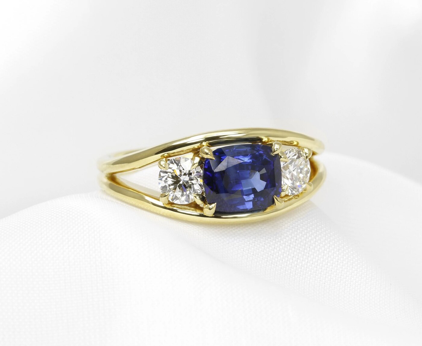 Sapphire and Diamond Ring in 9ct Yellow Gold