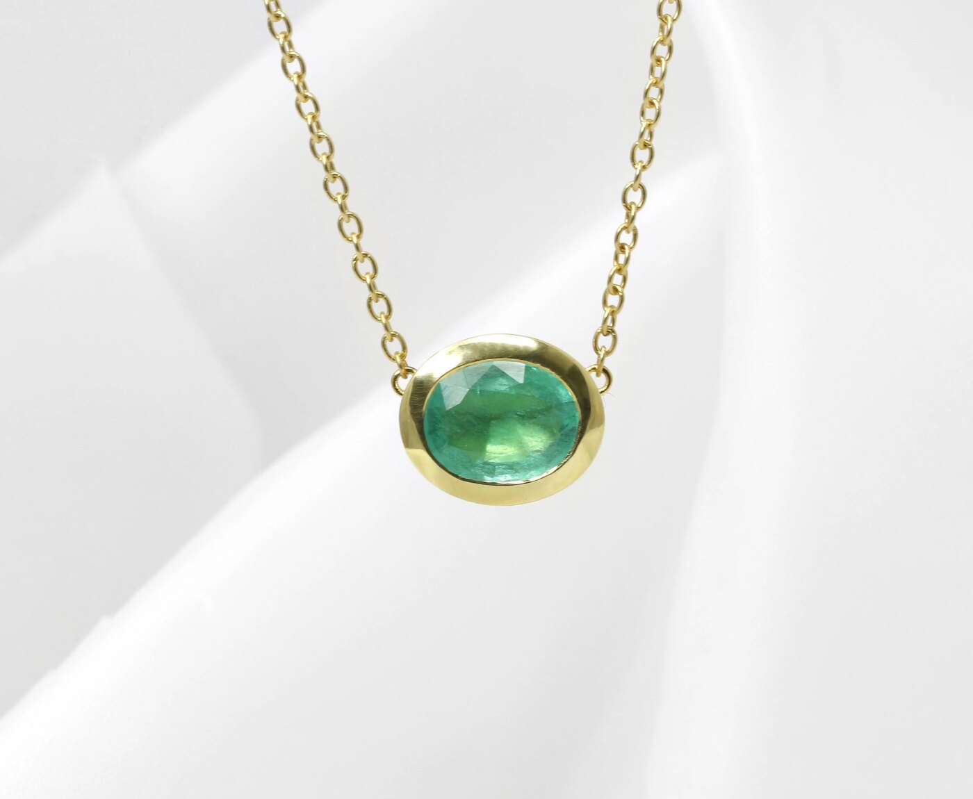 Emerald Necklace in 9ct Yellow Gold 