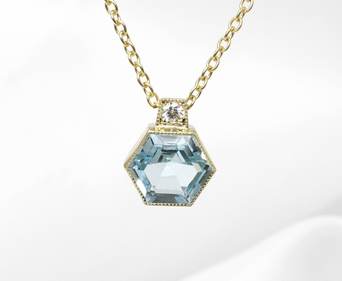 Sky Blue Topaz Pendant Necklace in 9ct Yellow Gold