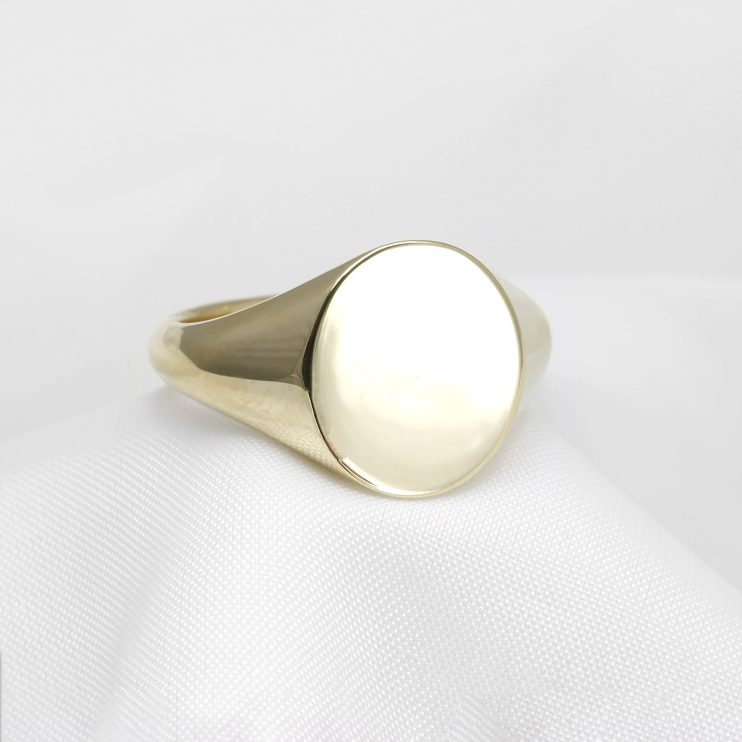 14×12mm Oval Signet Ring in 9ct Yellow Gold