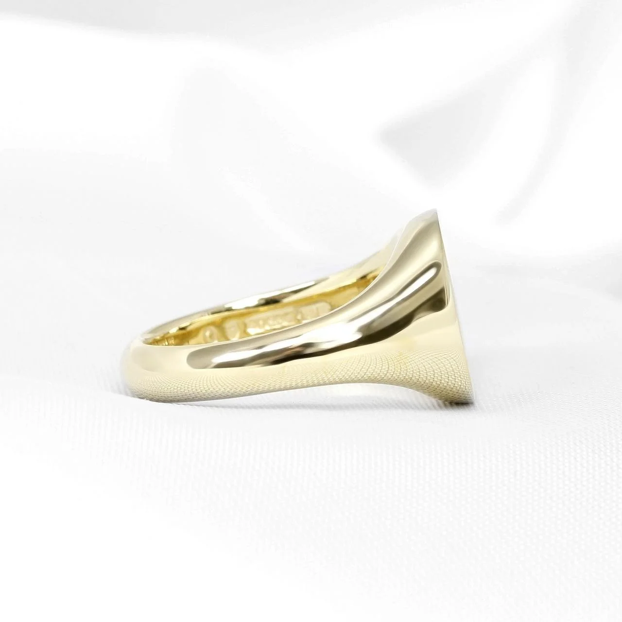 12mm Round Signet Ring in Yellow Gold