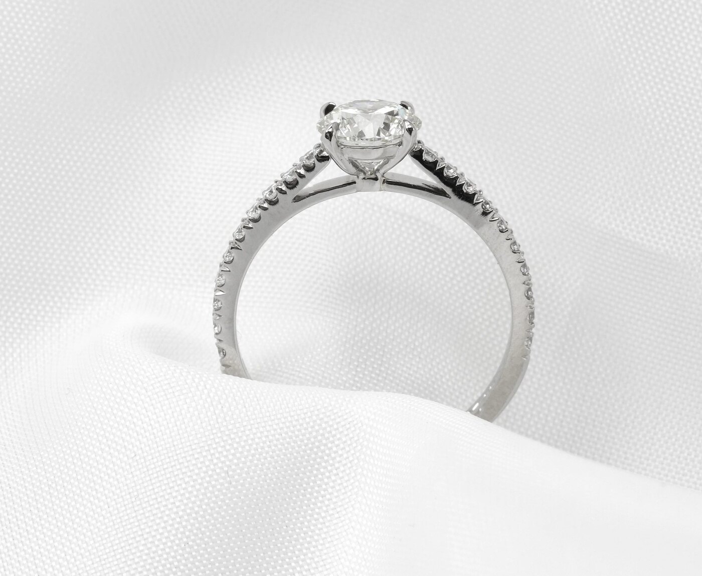 Timothy Roe Claw Set 0.90ct Diamond Solitaire Ring in Platinum 