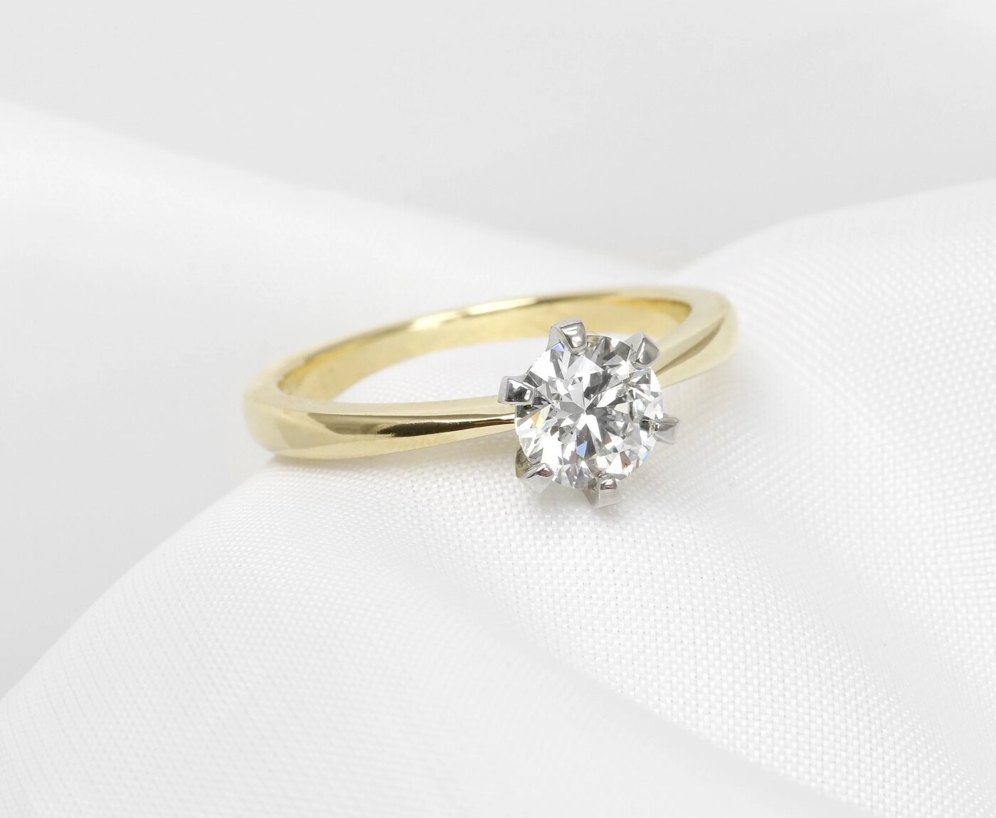 6-Claw Diamond Solitare Ring in 18ct Yellow Gold and Platinum £3,595.00 with Certificate