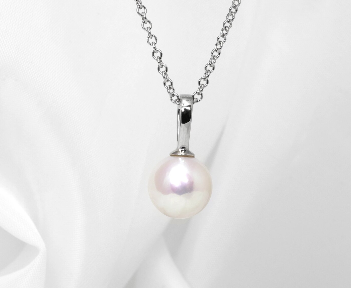 Cultured Freshwater Pearl Pendant in 9ct White Gold