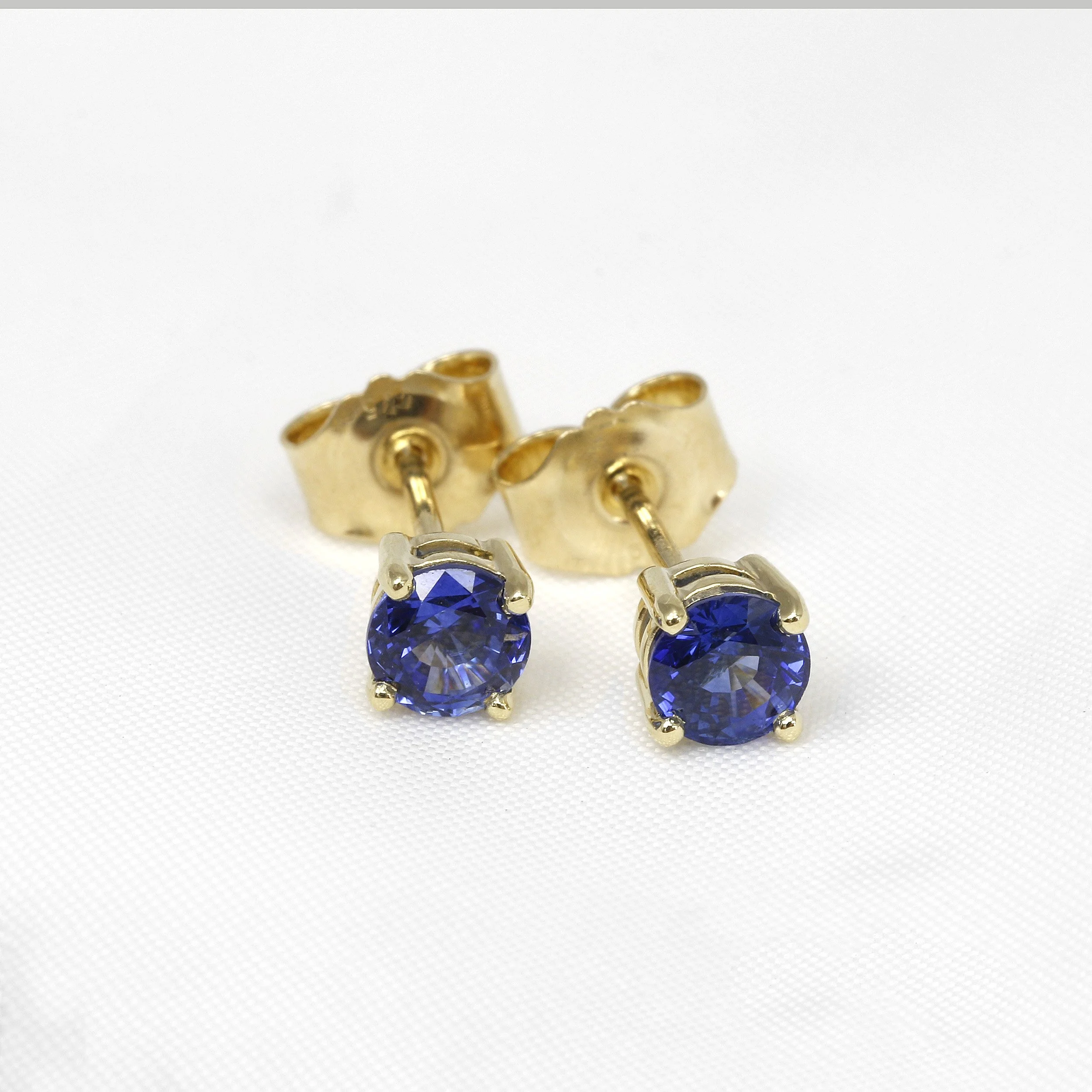 Sapphire Stud Earrings in 9ct Yellow Gold