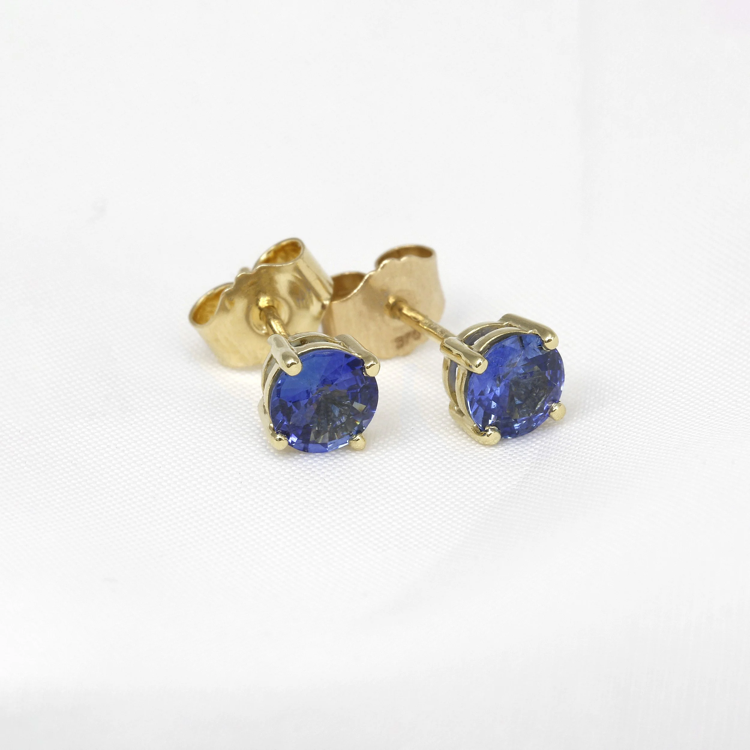 Sapphire Stud Earrings in Yellow Gold