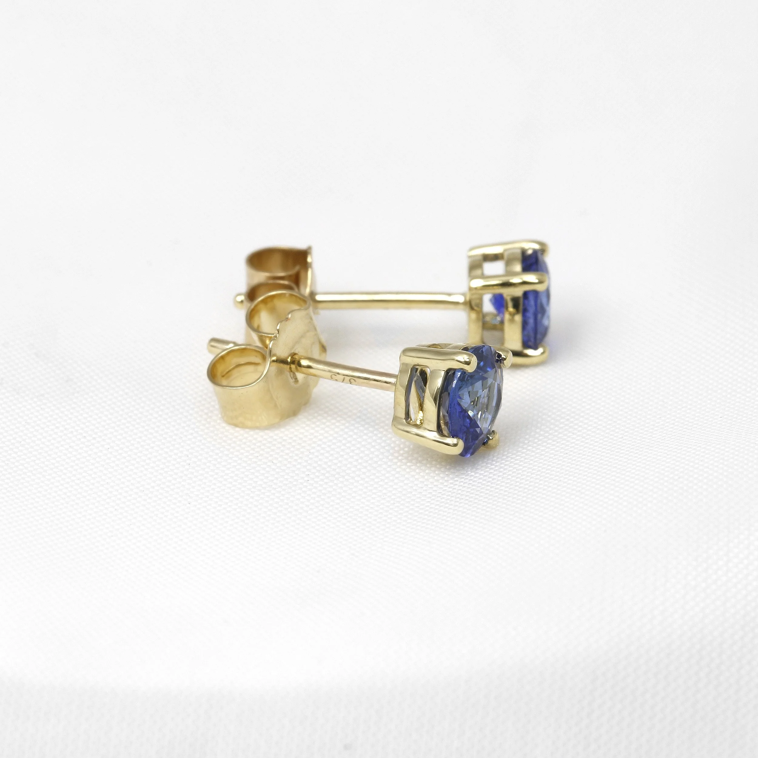 Sapphire Stud Earrings in Yellow Gold