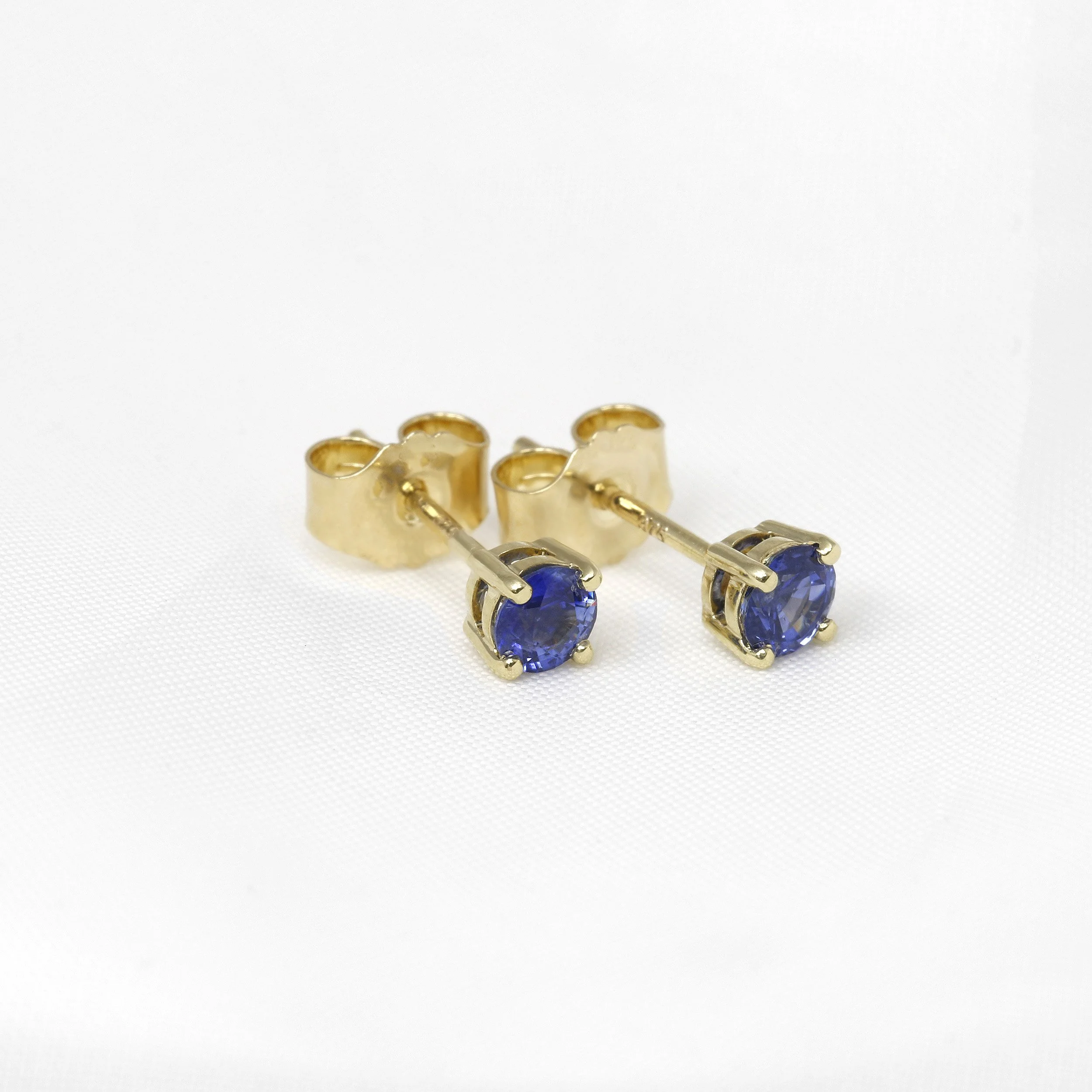 Sapphire Stud Earrings in 9ct Yellow Gold