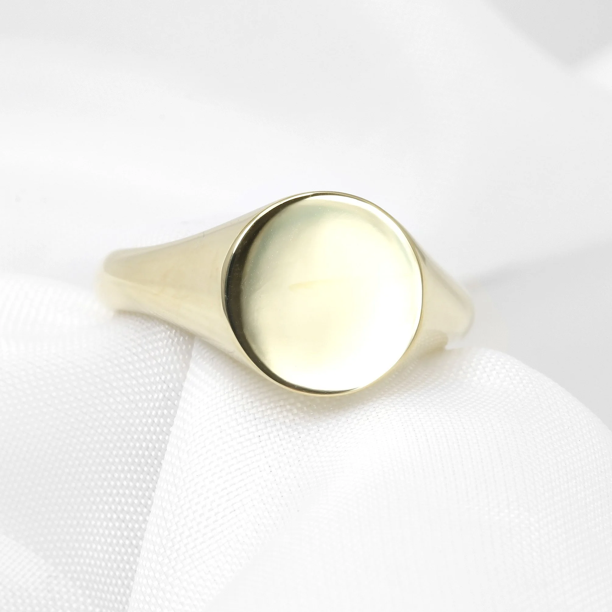 10mm Round Signet Ring in 9ct Yellow Gold