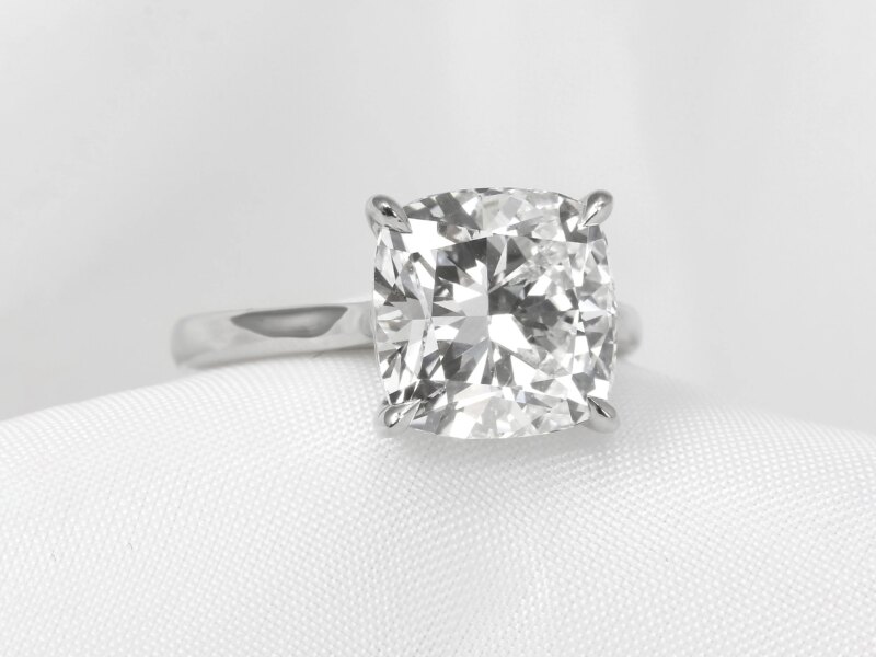 Lab Created 5.09ct Cushion Cut Diamond in Platinum