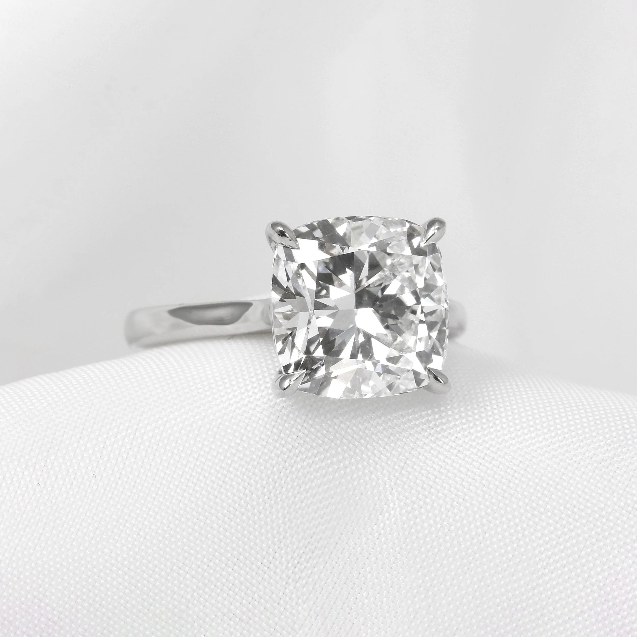Lab Created 5.09ct Cushion Cut Diamond in Platinum