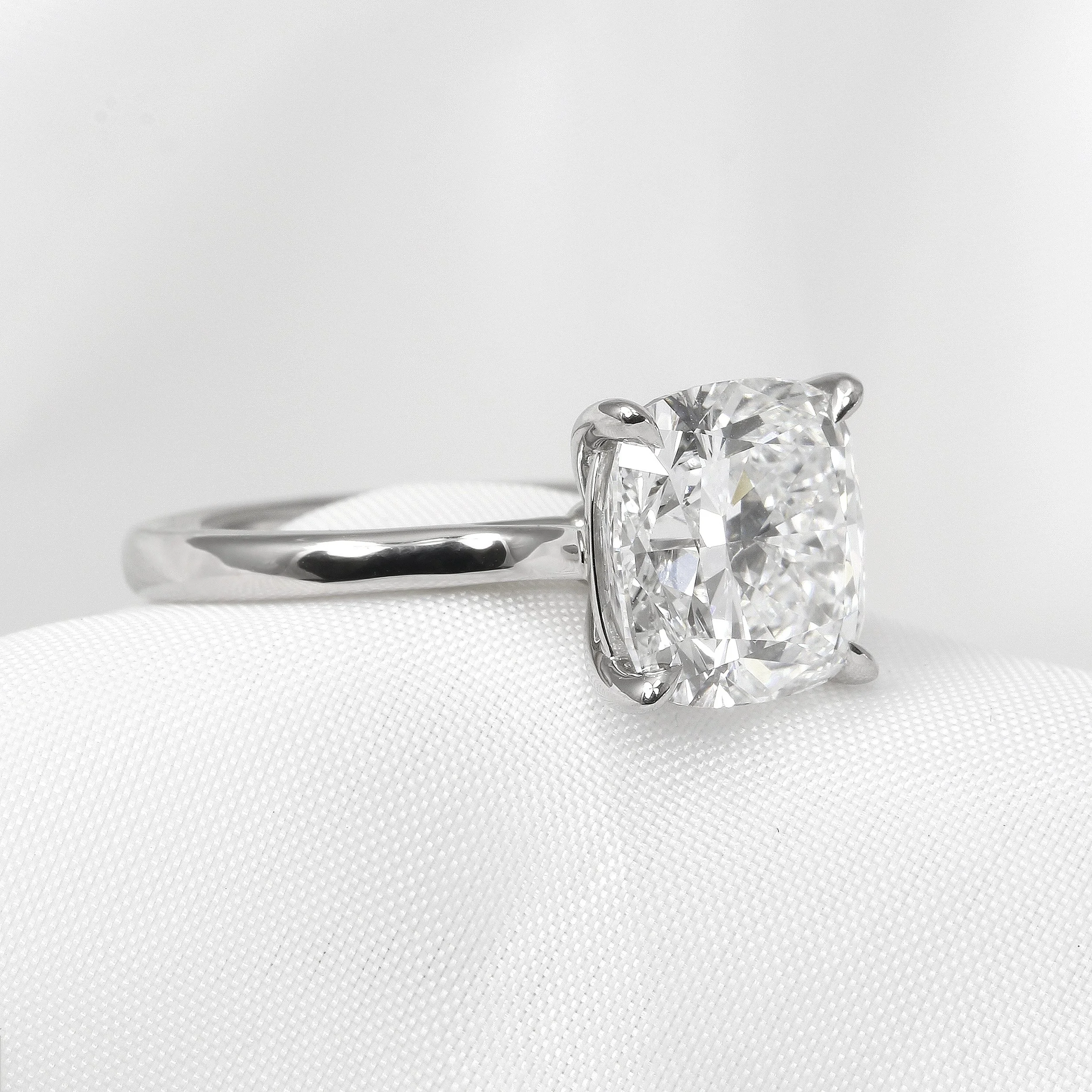 Lab Created 5.09ct Cushion Cut Diamond in Platinum