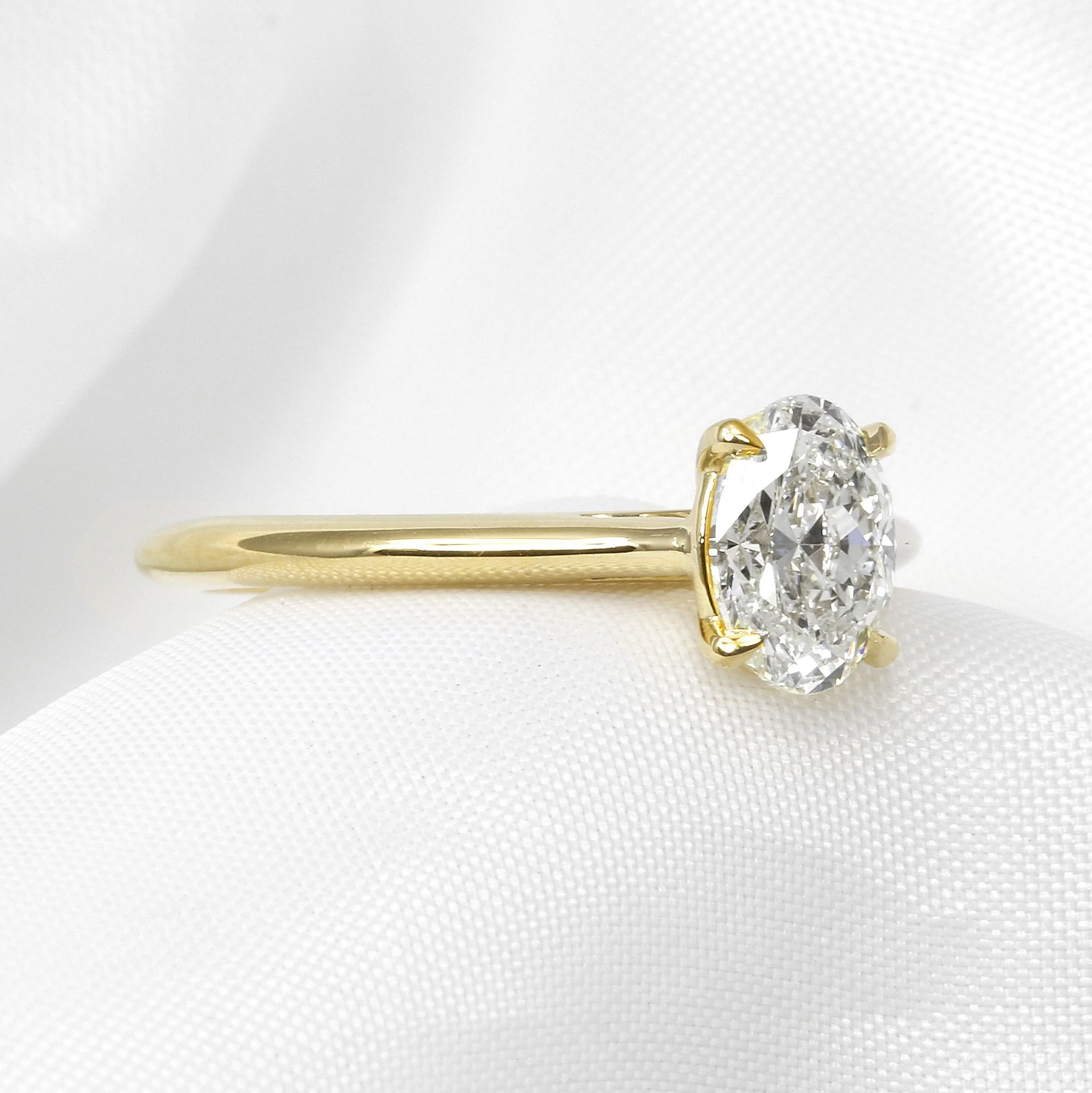 0.90ct Oval Solitaire Diamond Ring in 18ct Yellow Gold