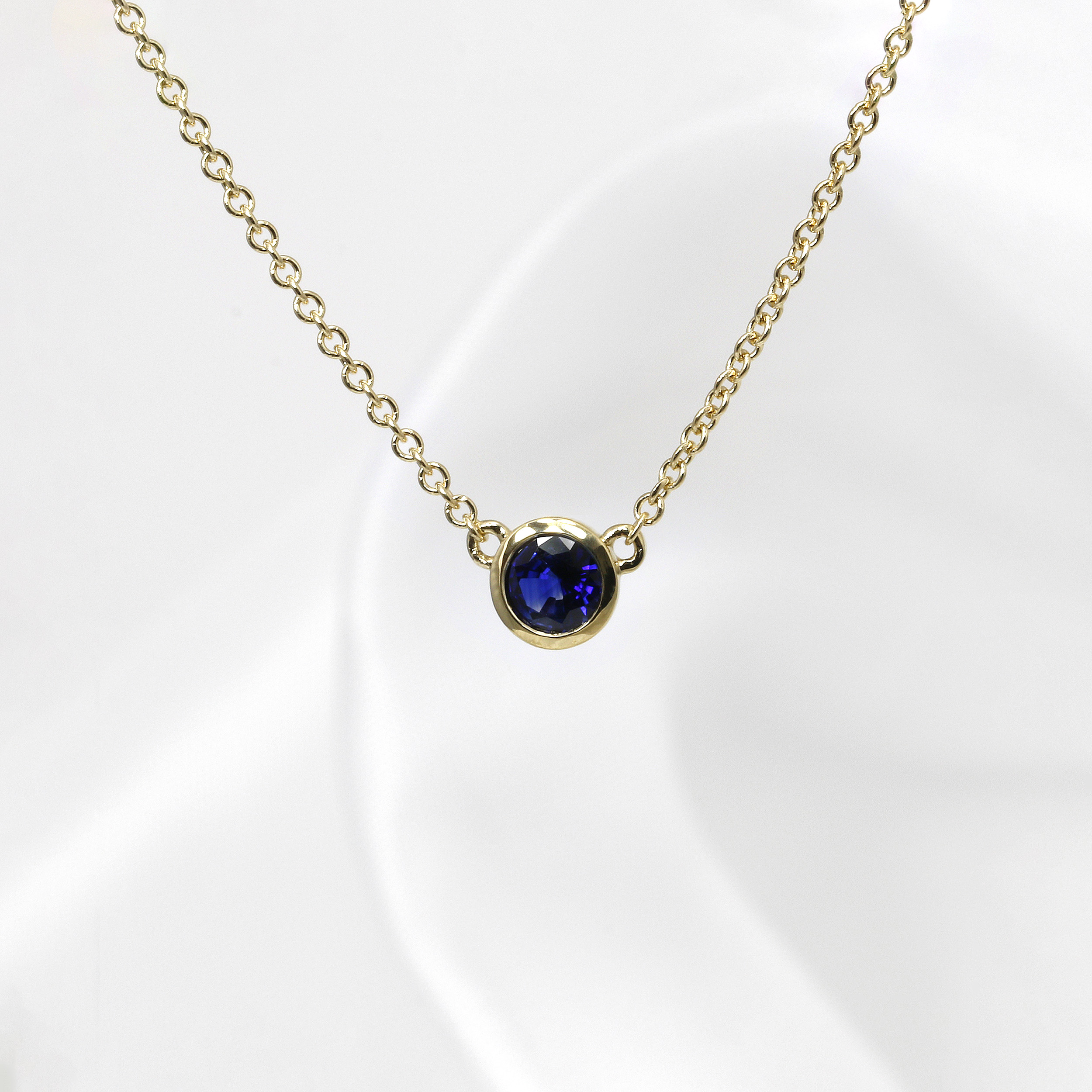 Solitaire Sapphire Necklace in Yellow Gold