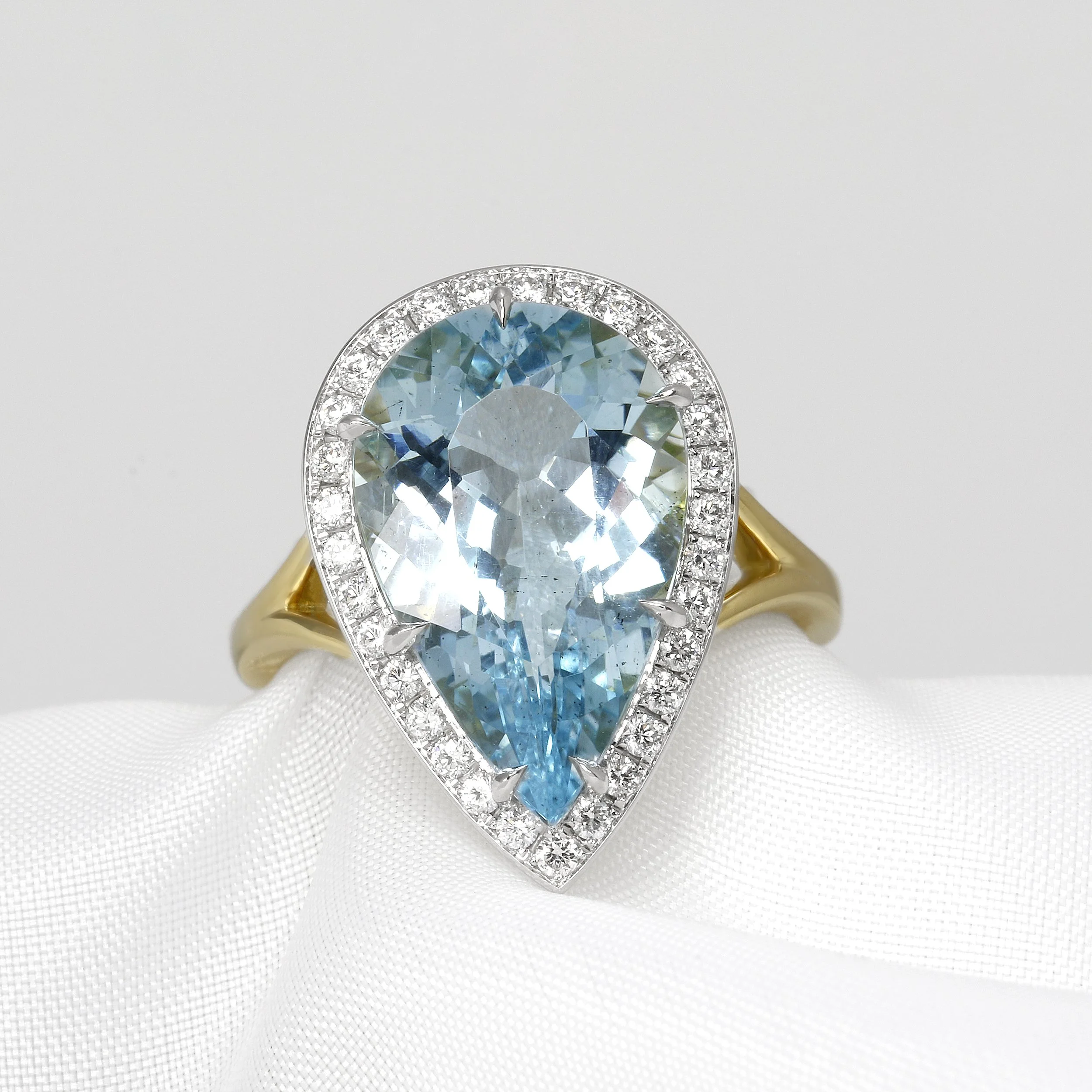 Aquamarine and Diamond Ring in Yellow Gold and Platinum
