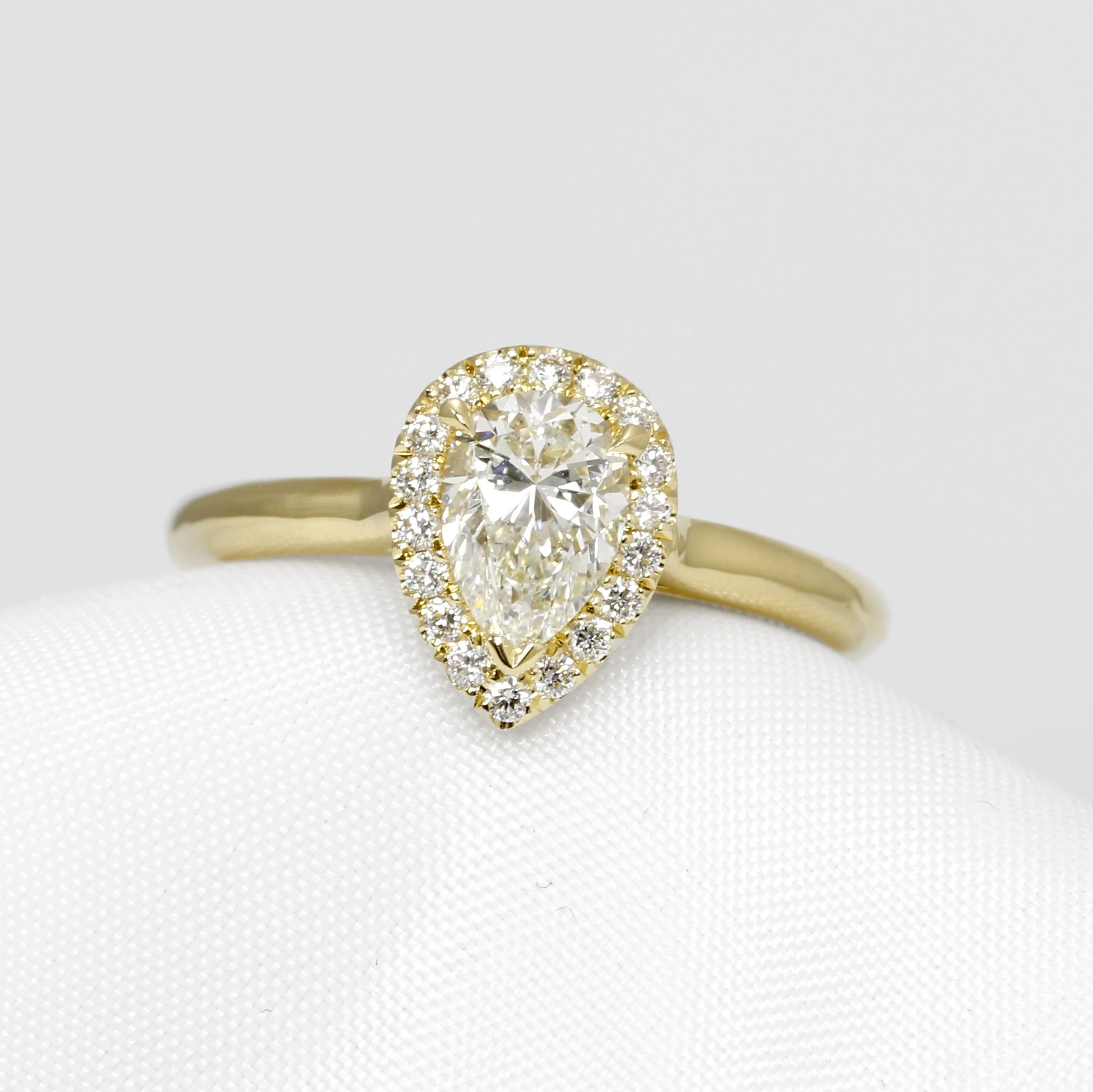 pear diamond engagement ring
