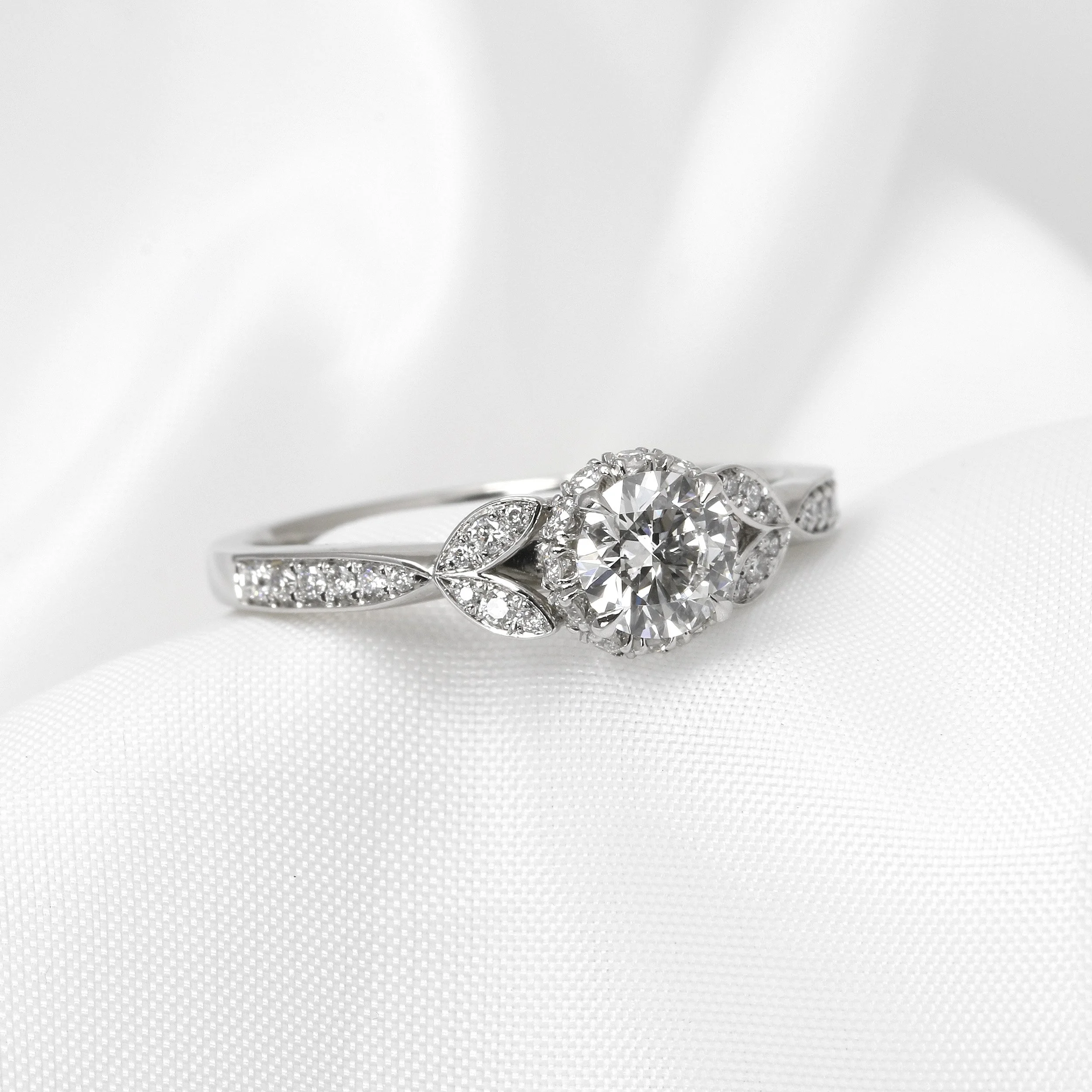 Diamond Solitaire Ring with Foliate Shoulders in Platinum