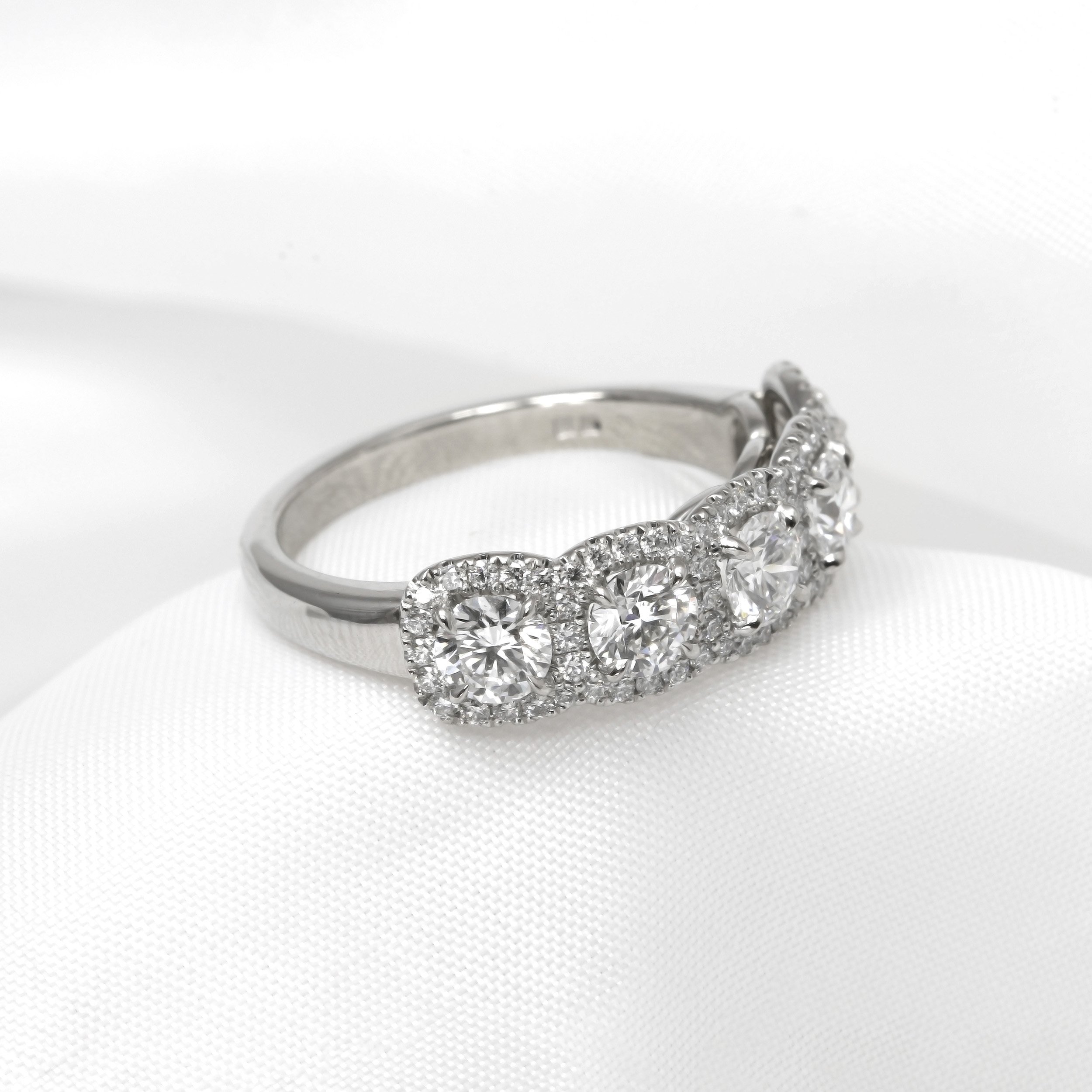 Diamond Multi-Cluster Ring in Platinum