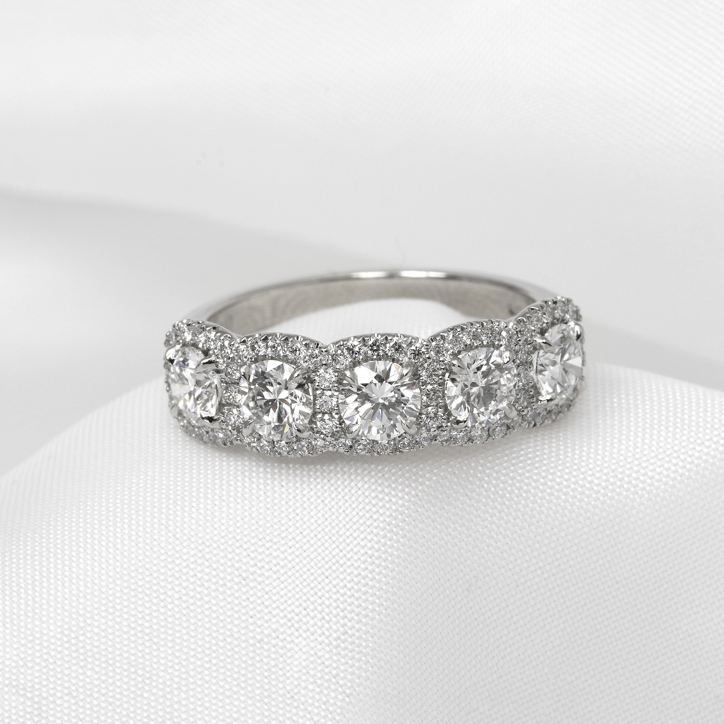 Diamond Multi-Cluster Ring in Platinum