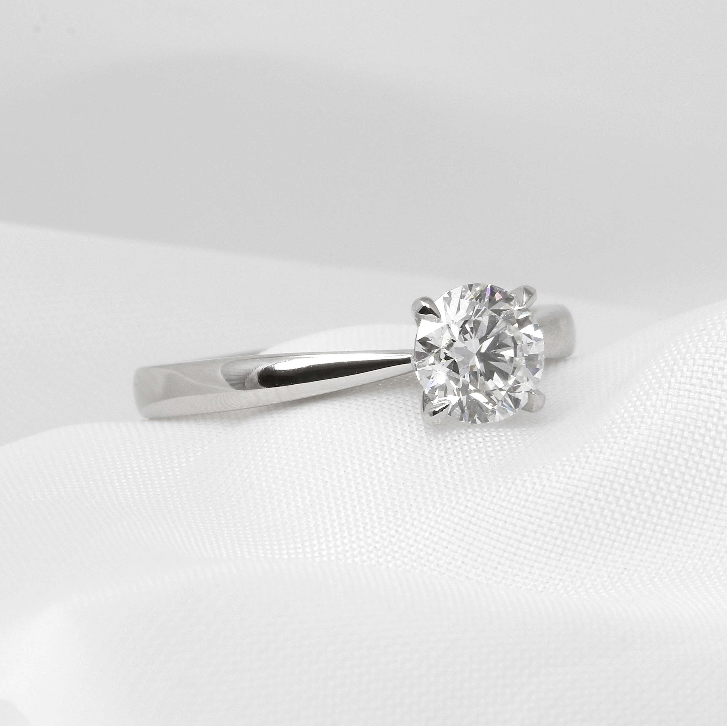 0.90ct Diamond Claw Set Solitaire Ring in Platinum