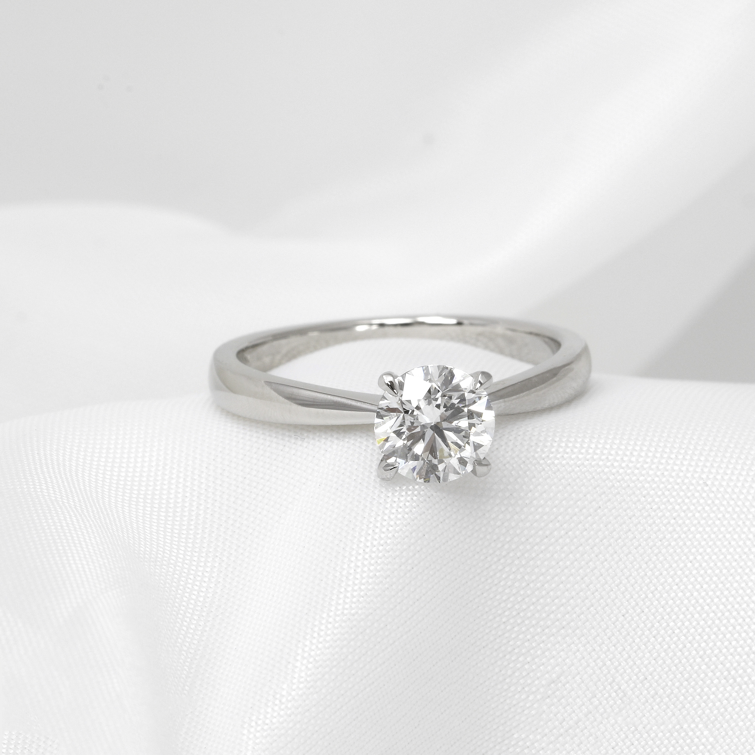 0.90ct Diamond Claw Set Solitaire Ring in Platinum