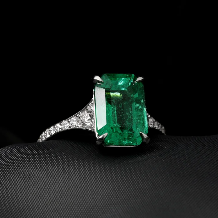 March 2023 - Emerald and Diamonds in Platinum