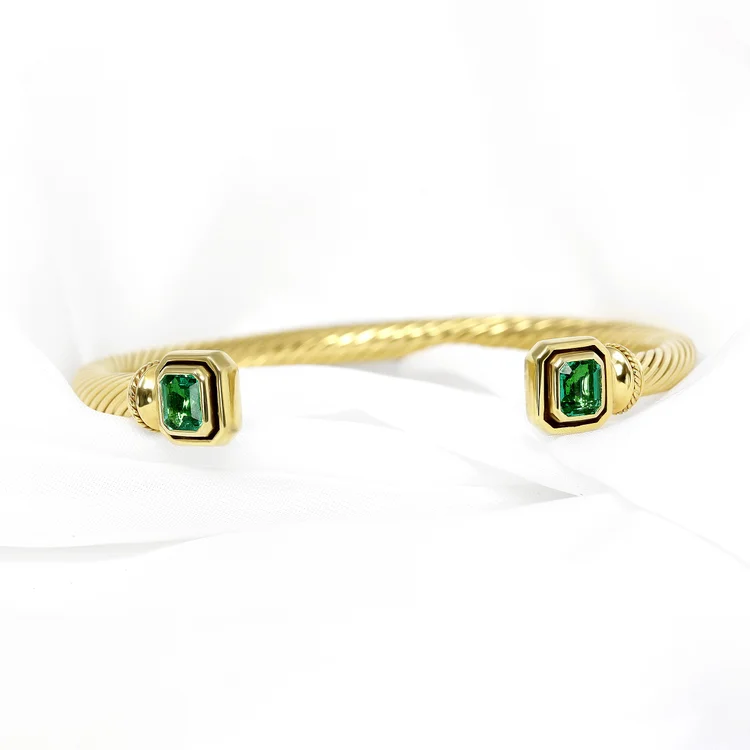 March 2023 - Emeralds in Yellow Gold